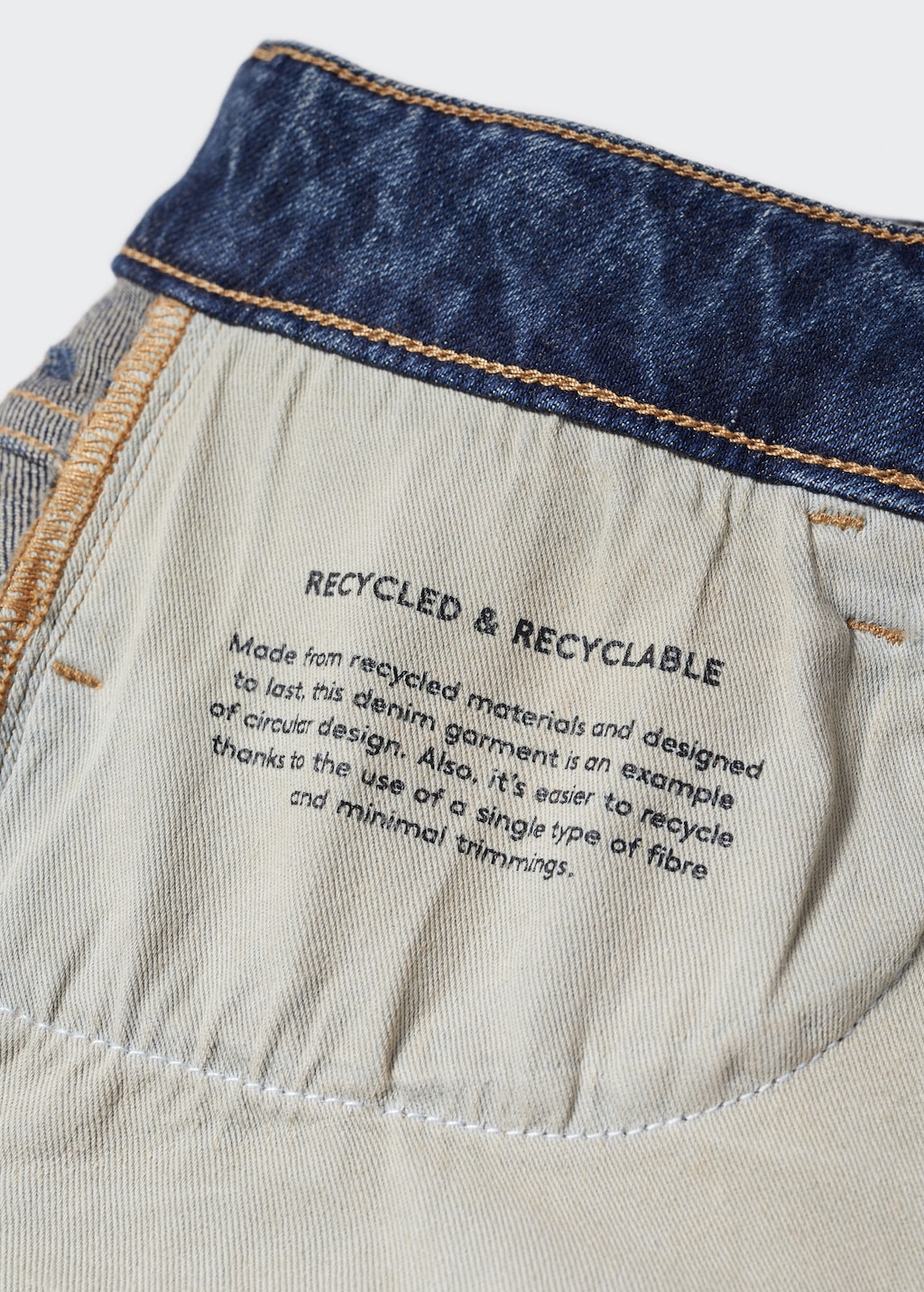 Low-rise flared jeans - Details of the article 0