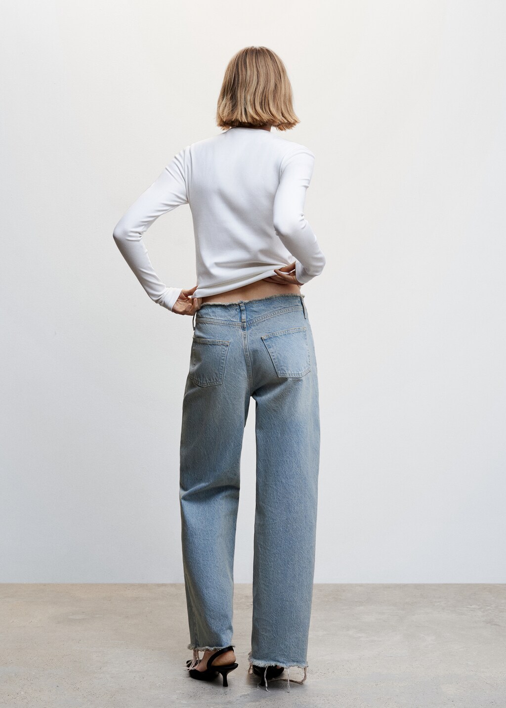 Wideleg mid-rise jeans - Reverse of the article