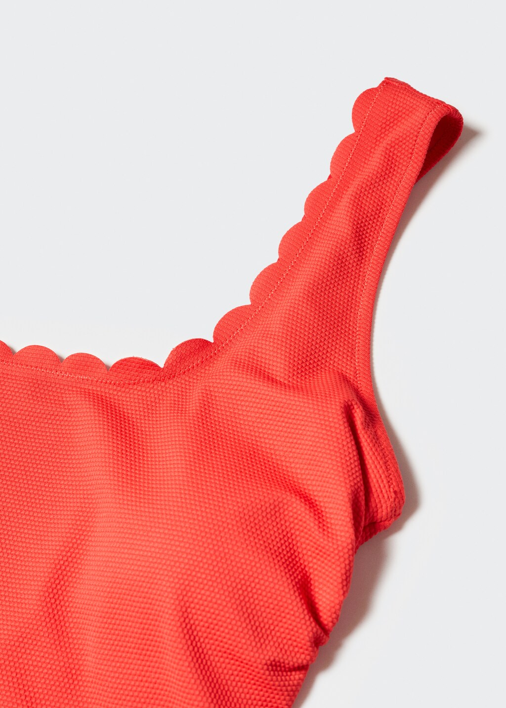 Scallop-textured swimsuit - Details of the article 8