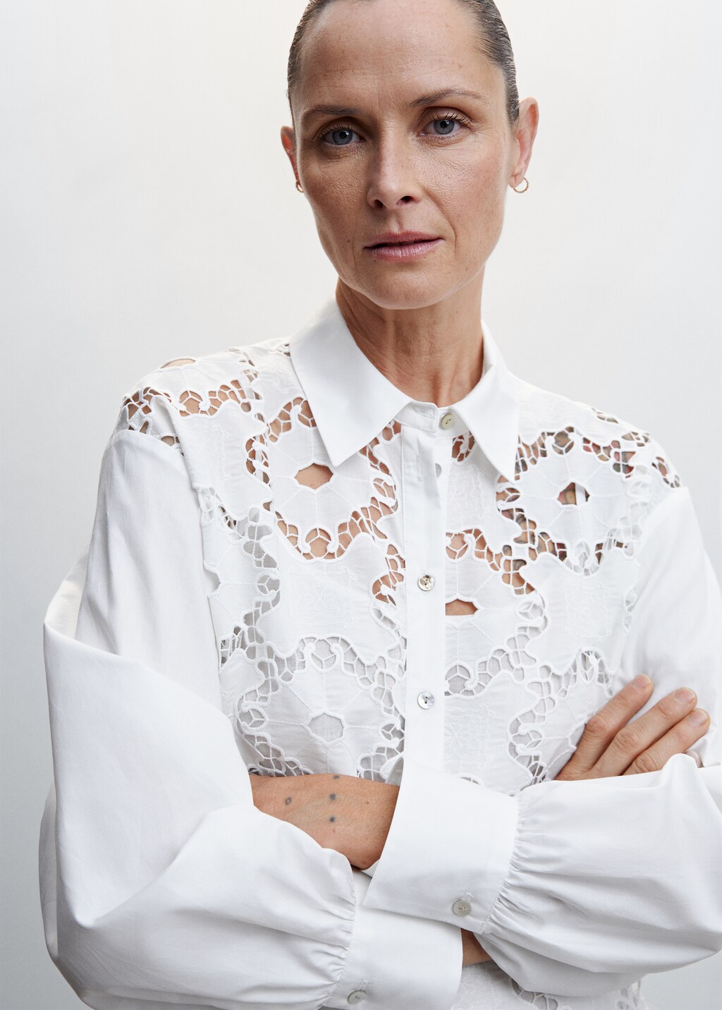 Embroidered cotton shirt - Details of the article 1