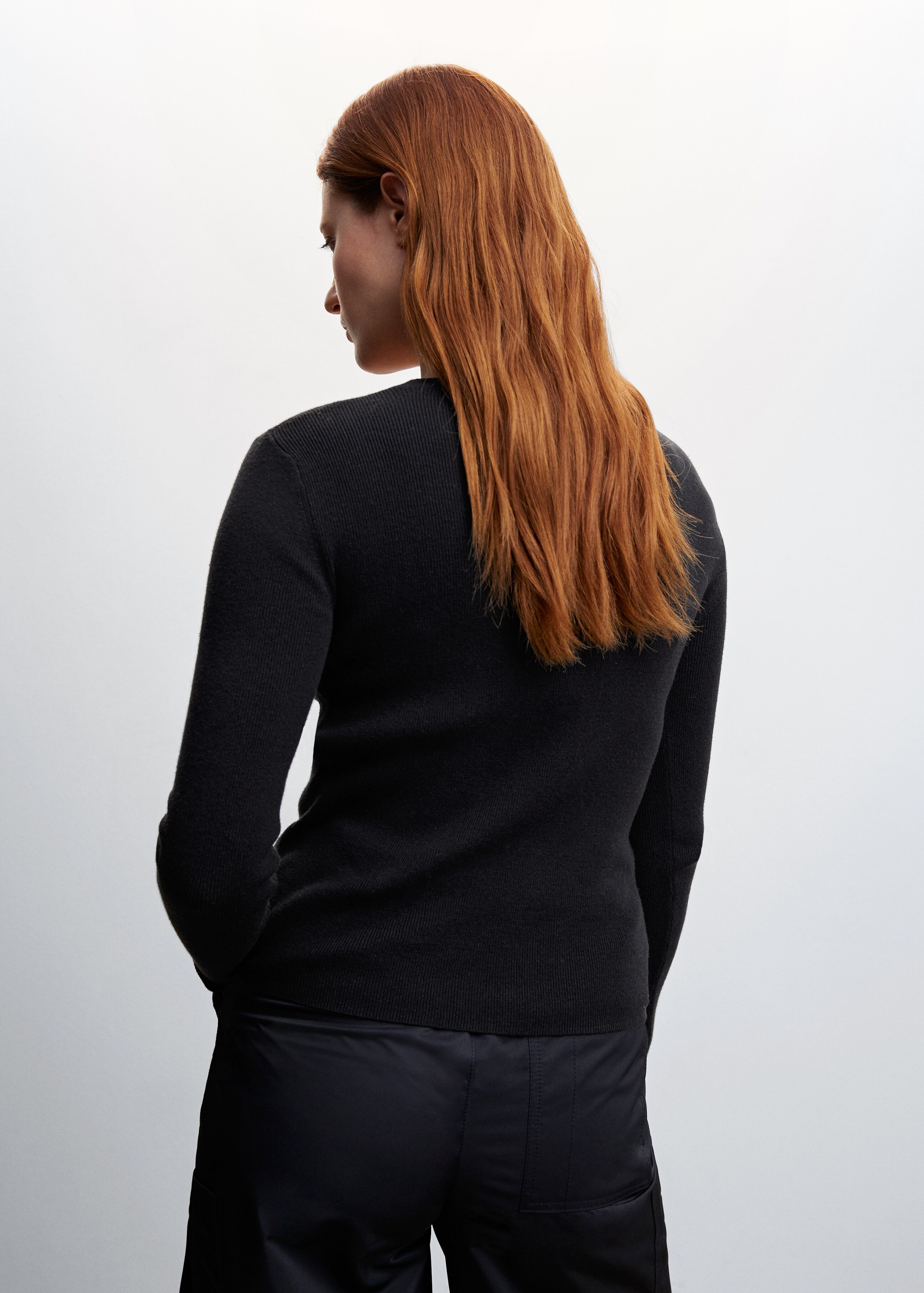 Textured round neck sweater - Reverse of the article