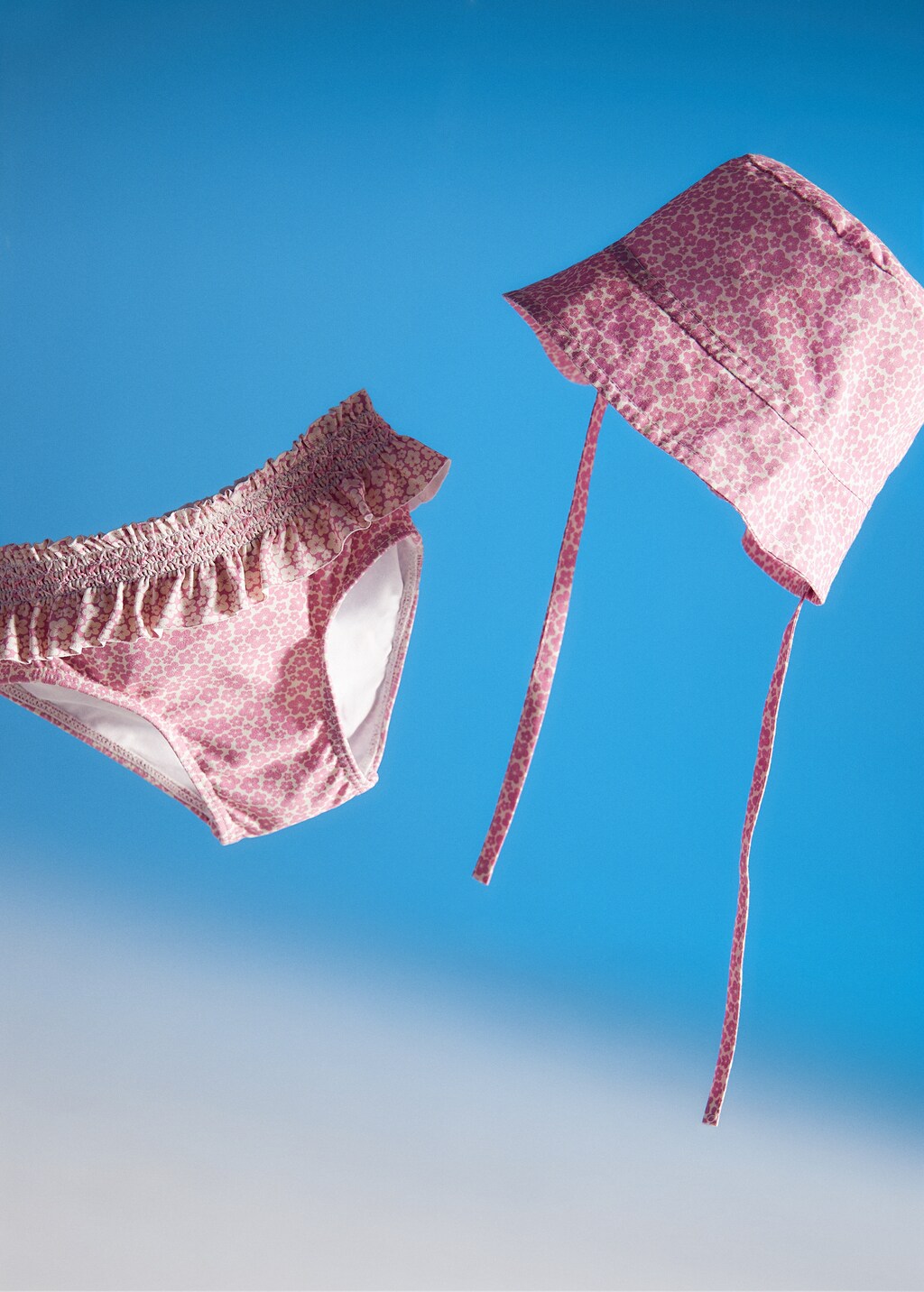 Geblümter Bikini-Slip mit Rüschen - Detail des Artikels 2