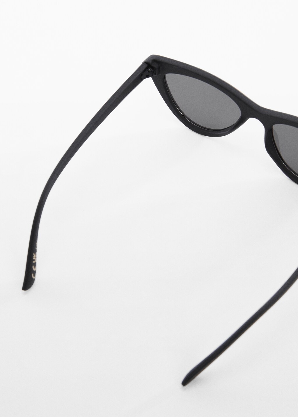 Cat-eye sunglasses - Details of the article 1