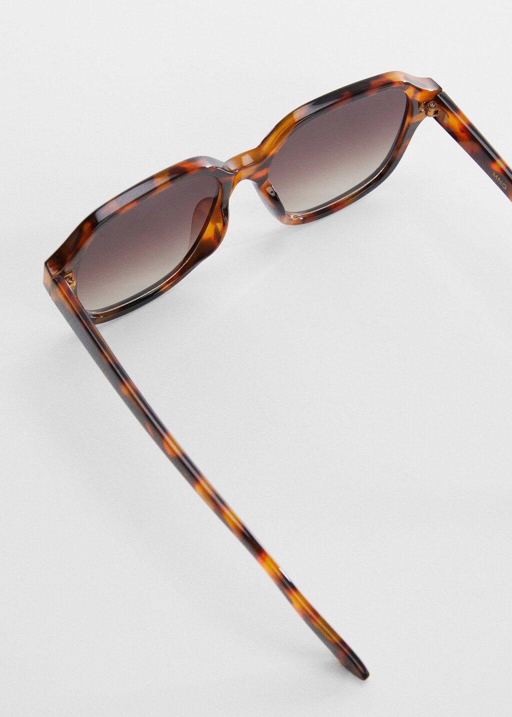 Retro style sunglasses - Details of the article 1