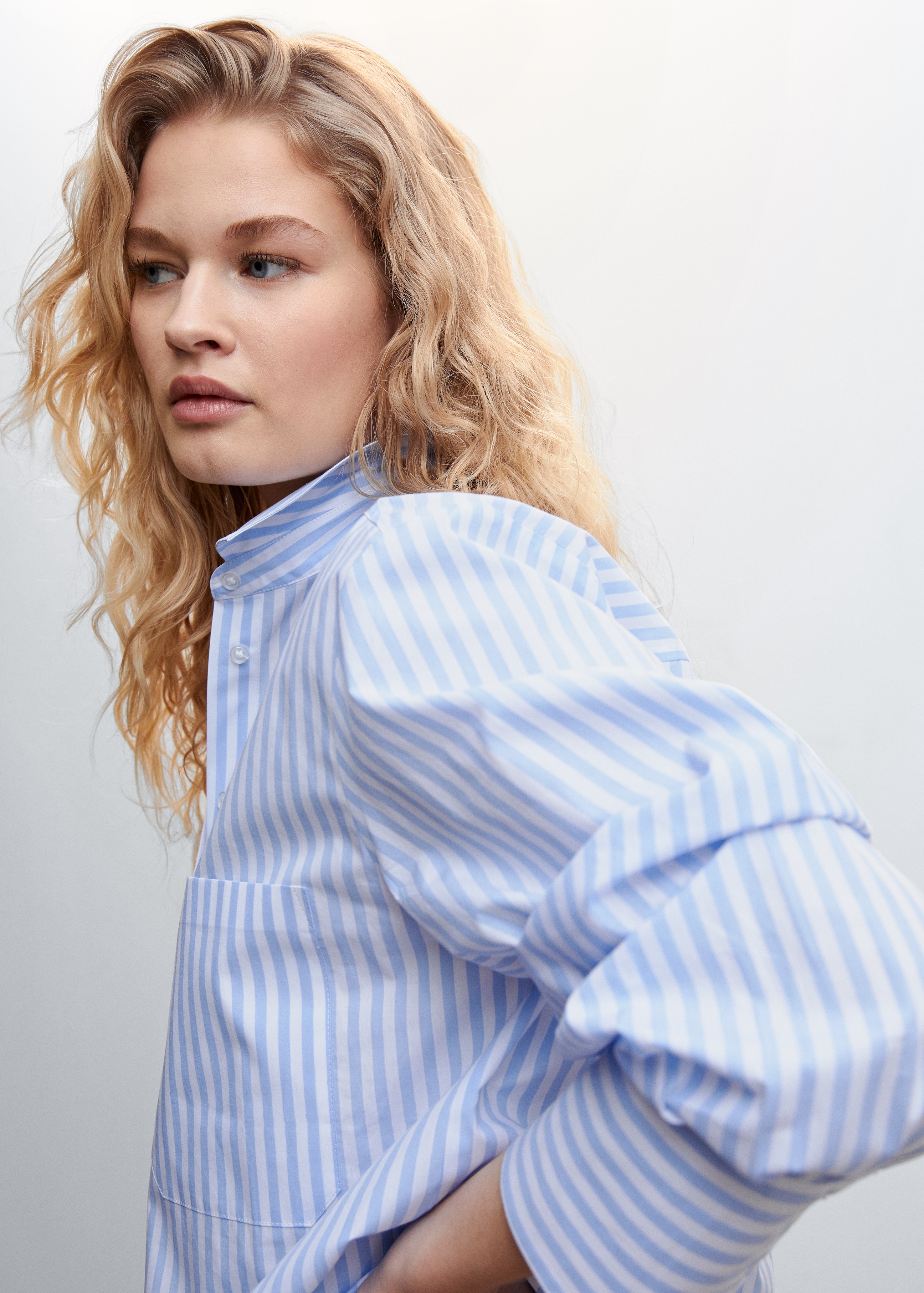 Oversize striped shirt - Details of the article 1