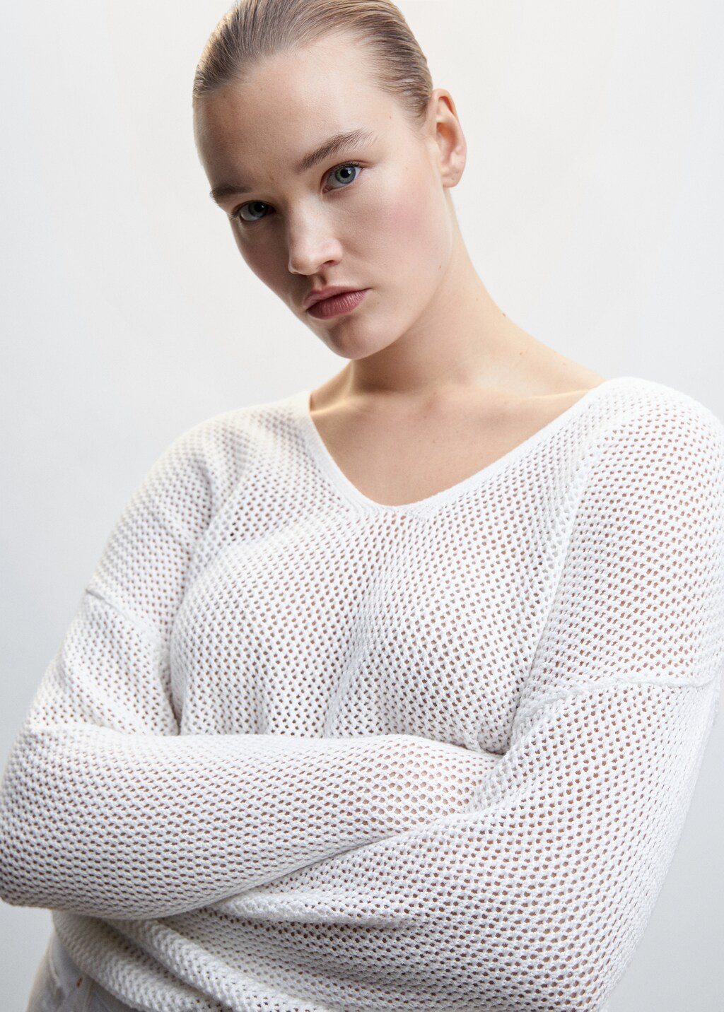 100% cotton V-neck sweater - Details of the article 4