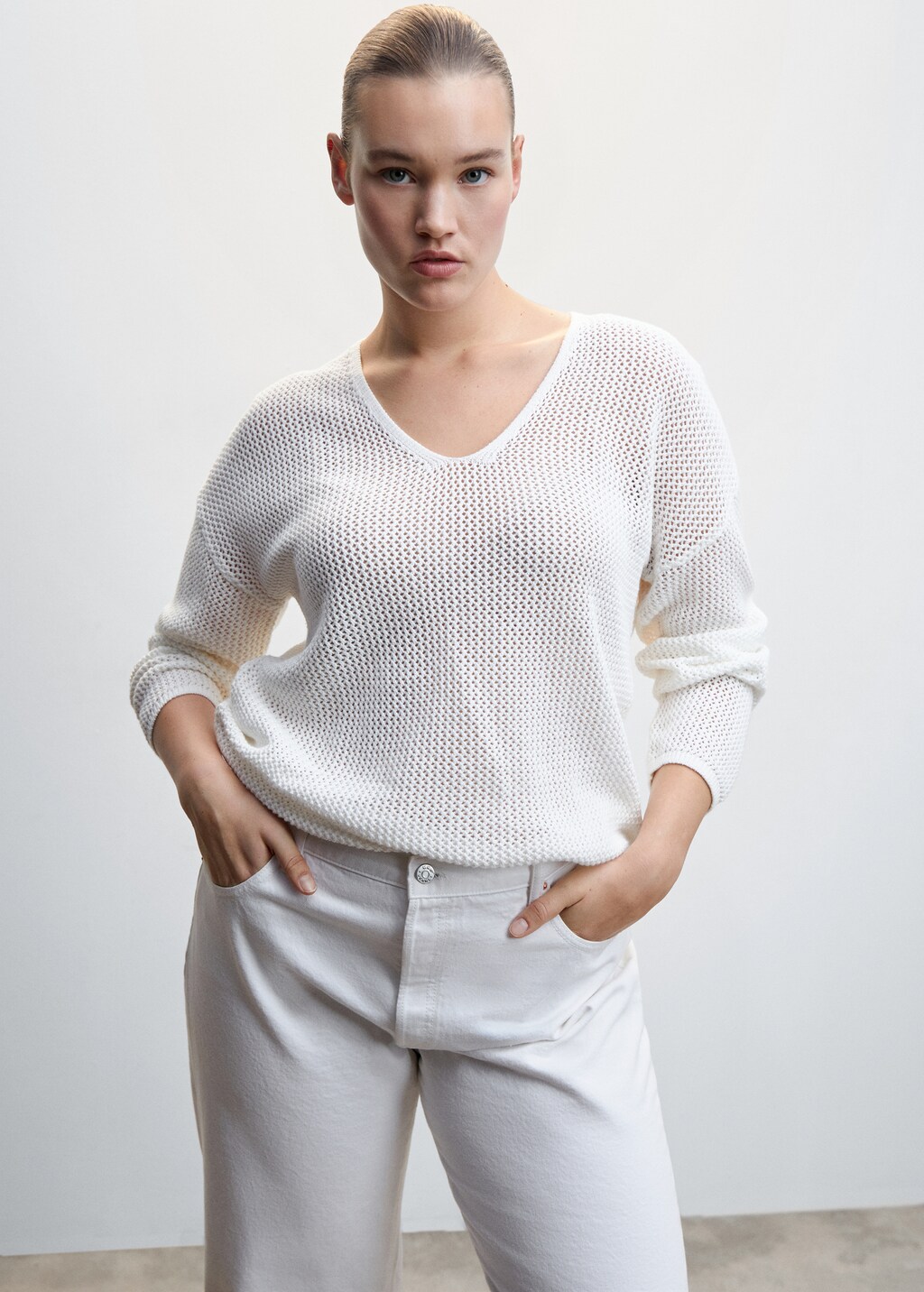 100% cotton V-neck sweater - Details of the article 5