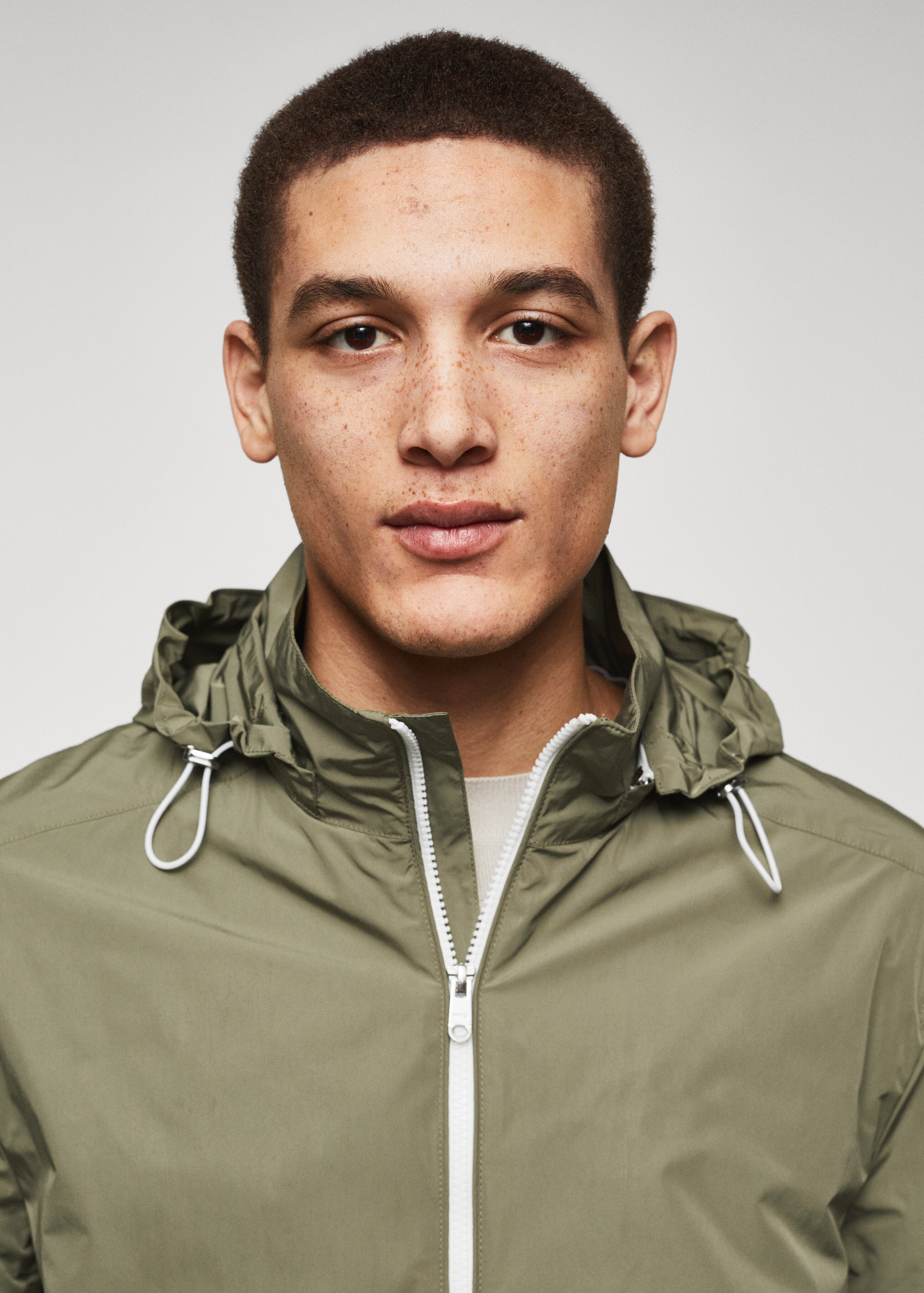 Water-repellent hooded jacket - Details of the article 1