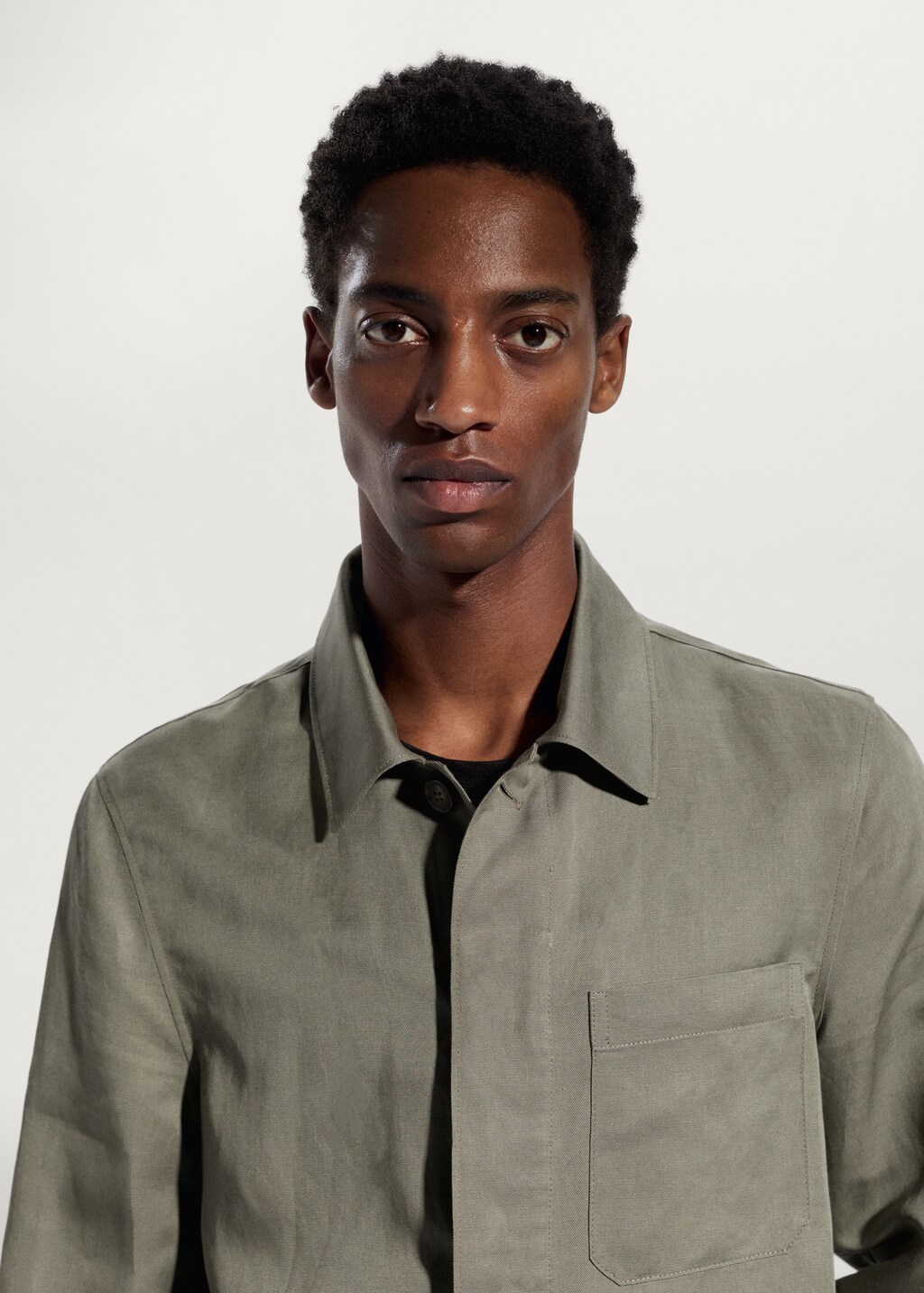 Linen overshirt with pockets - Details of the article 1