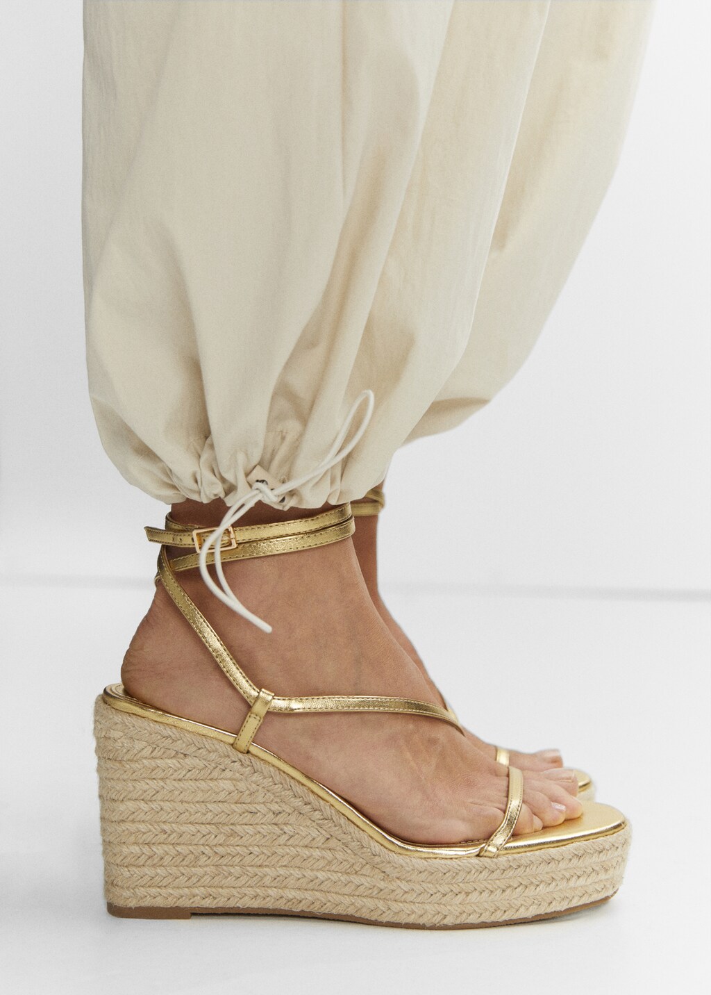 Metallic wedge sandals with straps  - Details of the article 9