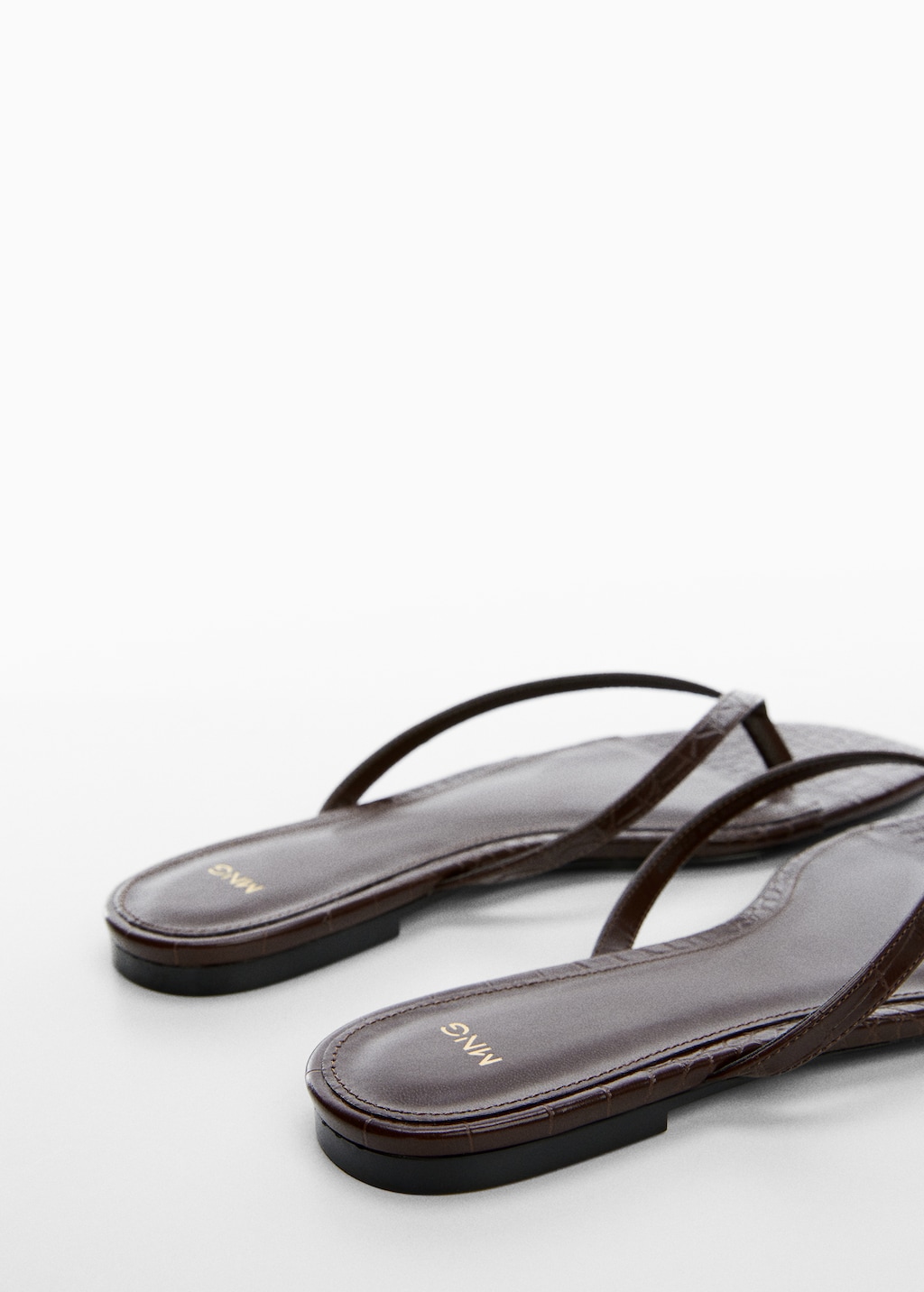 Croc-effect sandals - Details of the article 1