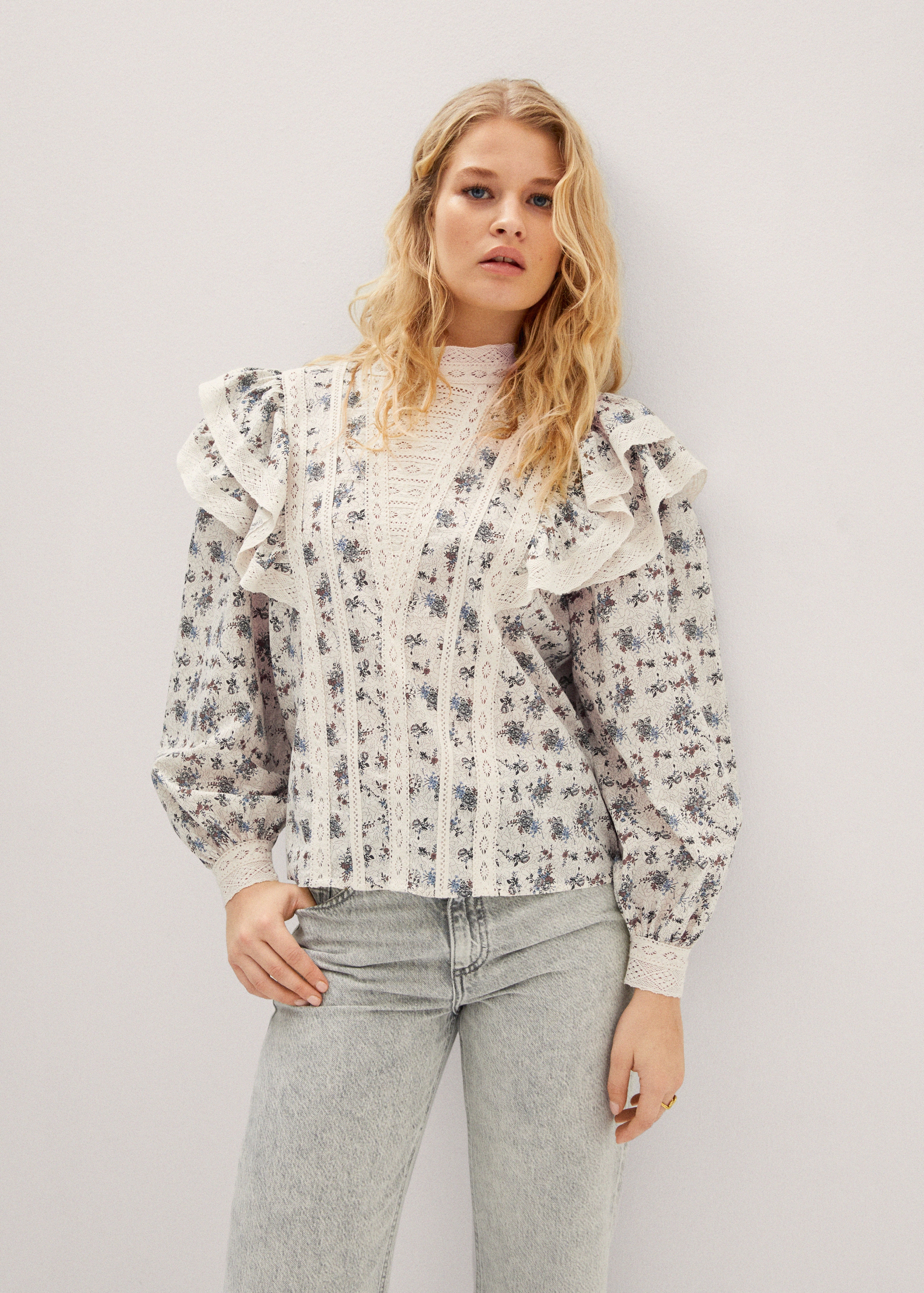Ruffled embroidered blouse - Medium plane