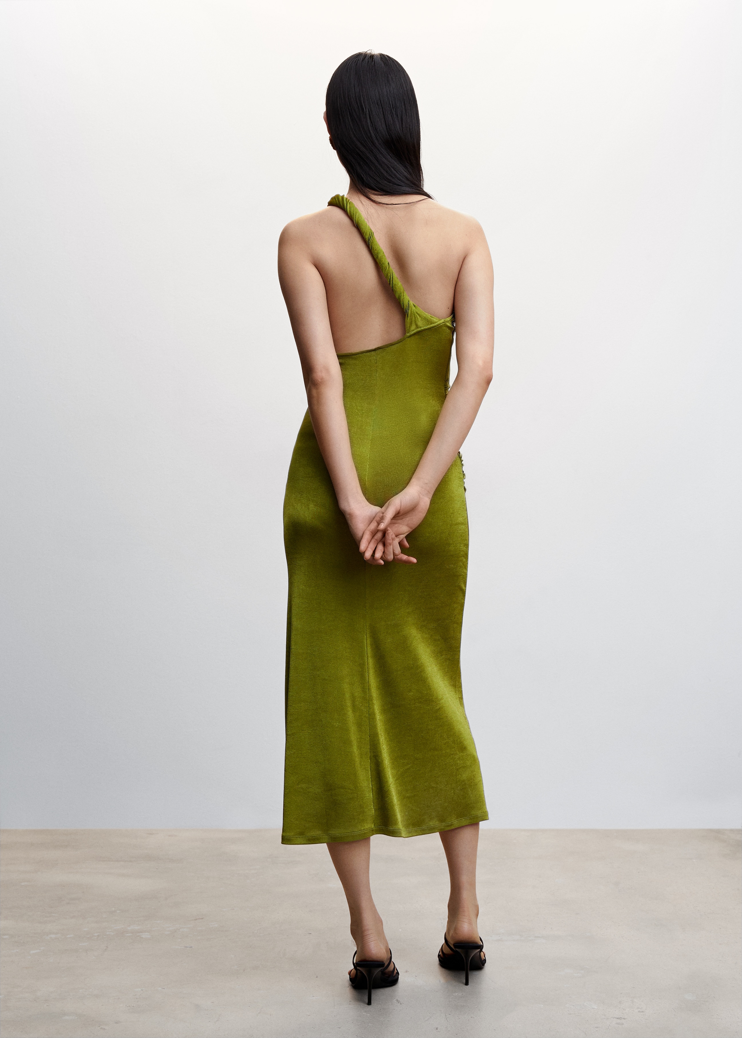 Drapiertes Kleid mit asymmetrischem Design - Rückseite des Artikels
