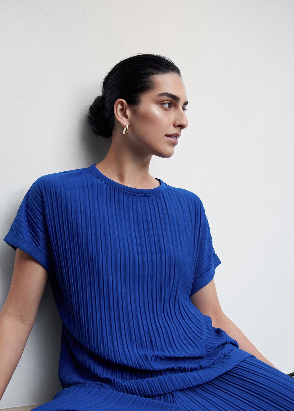 Short-sleeved pleated t-shirt - Details of the article 2