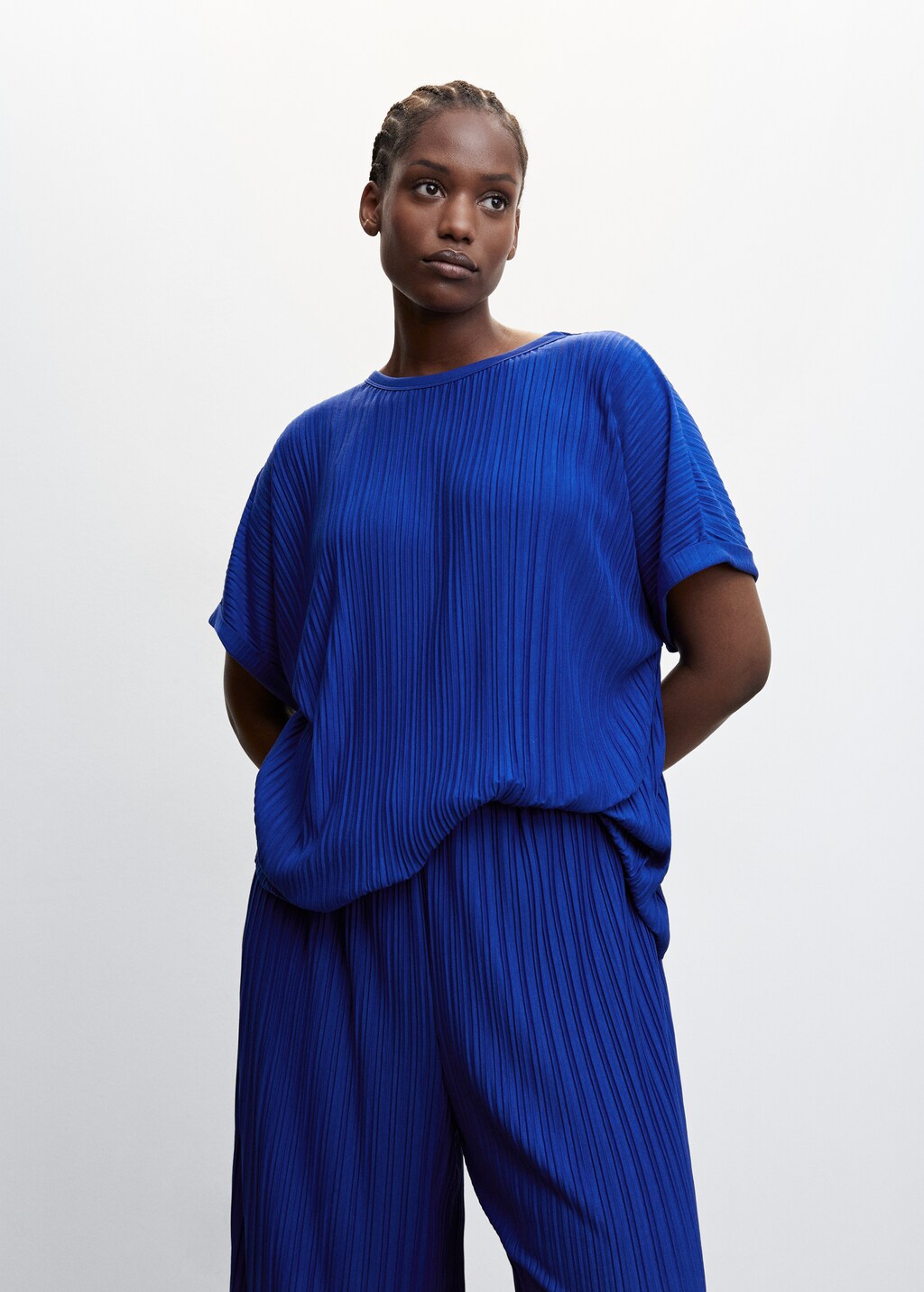 Short-sleeved pleated t-shirt - Details of the article 5