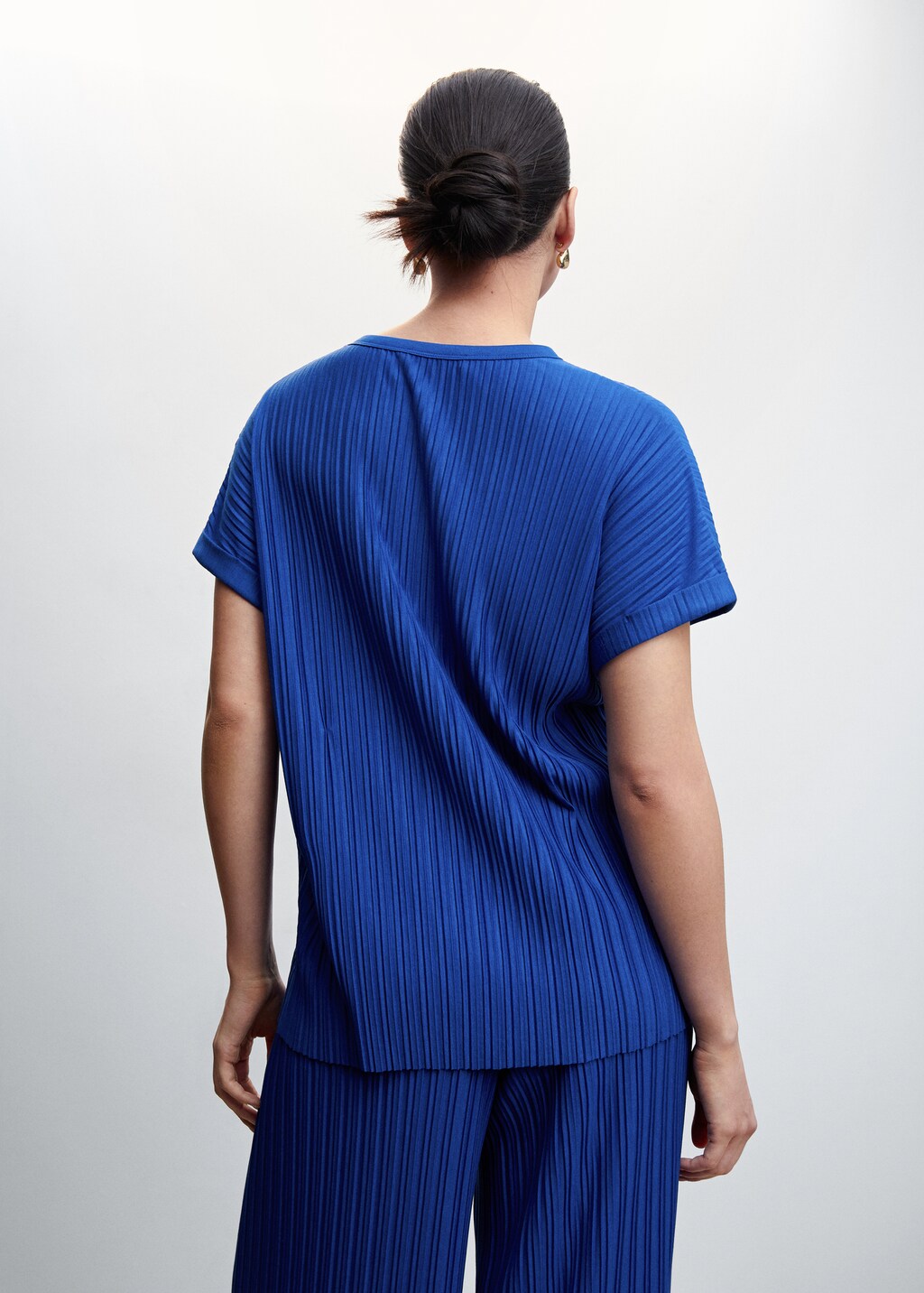 Short-sleeved pleated t-shirt - Reverse of the article