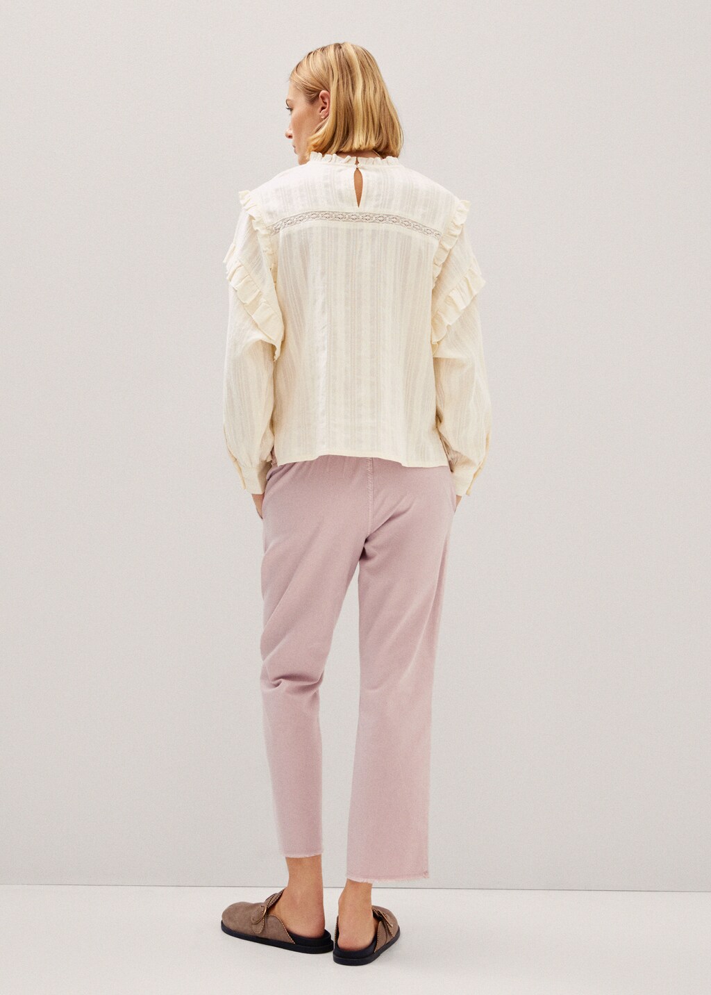 Ruffled embroidered blouse - Reverse of the article