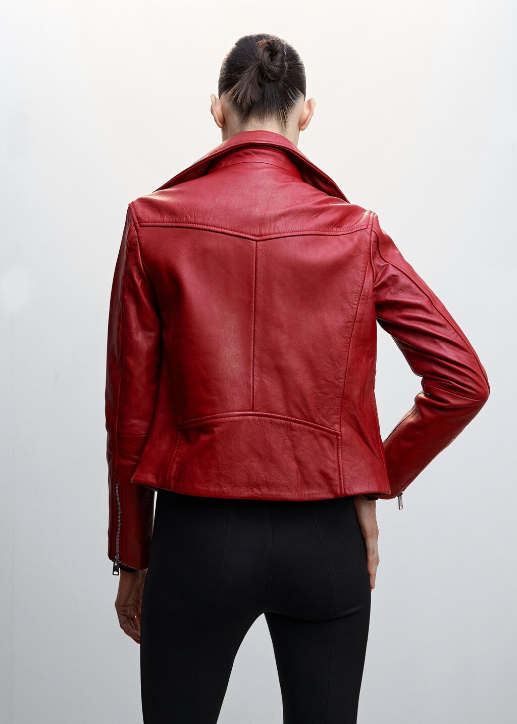 Leather biker jacket - Reverse of the article