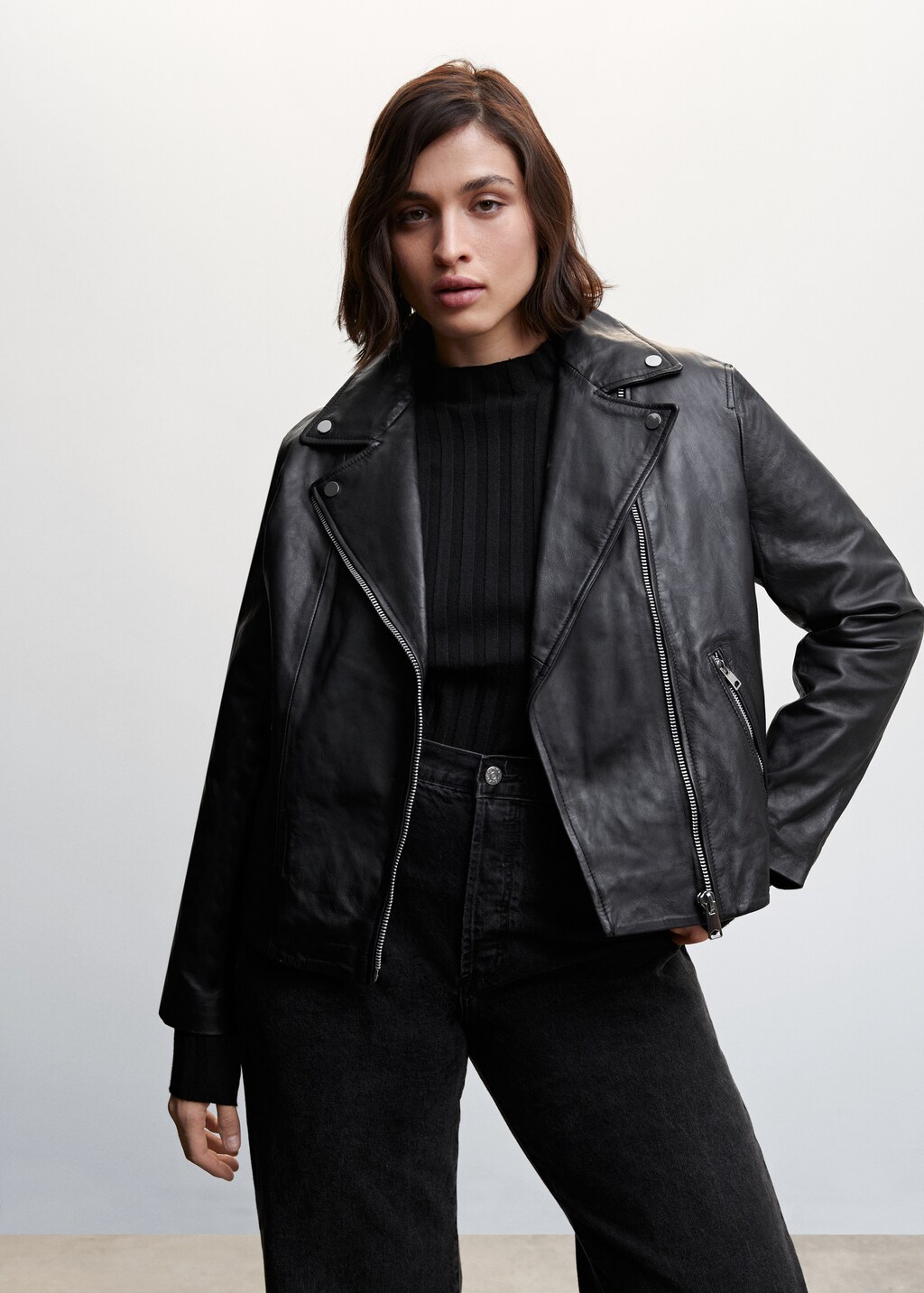 Leather biker jacket - Details of the article 5