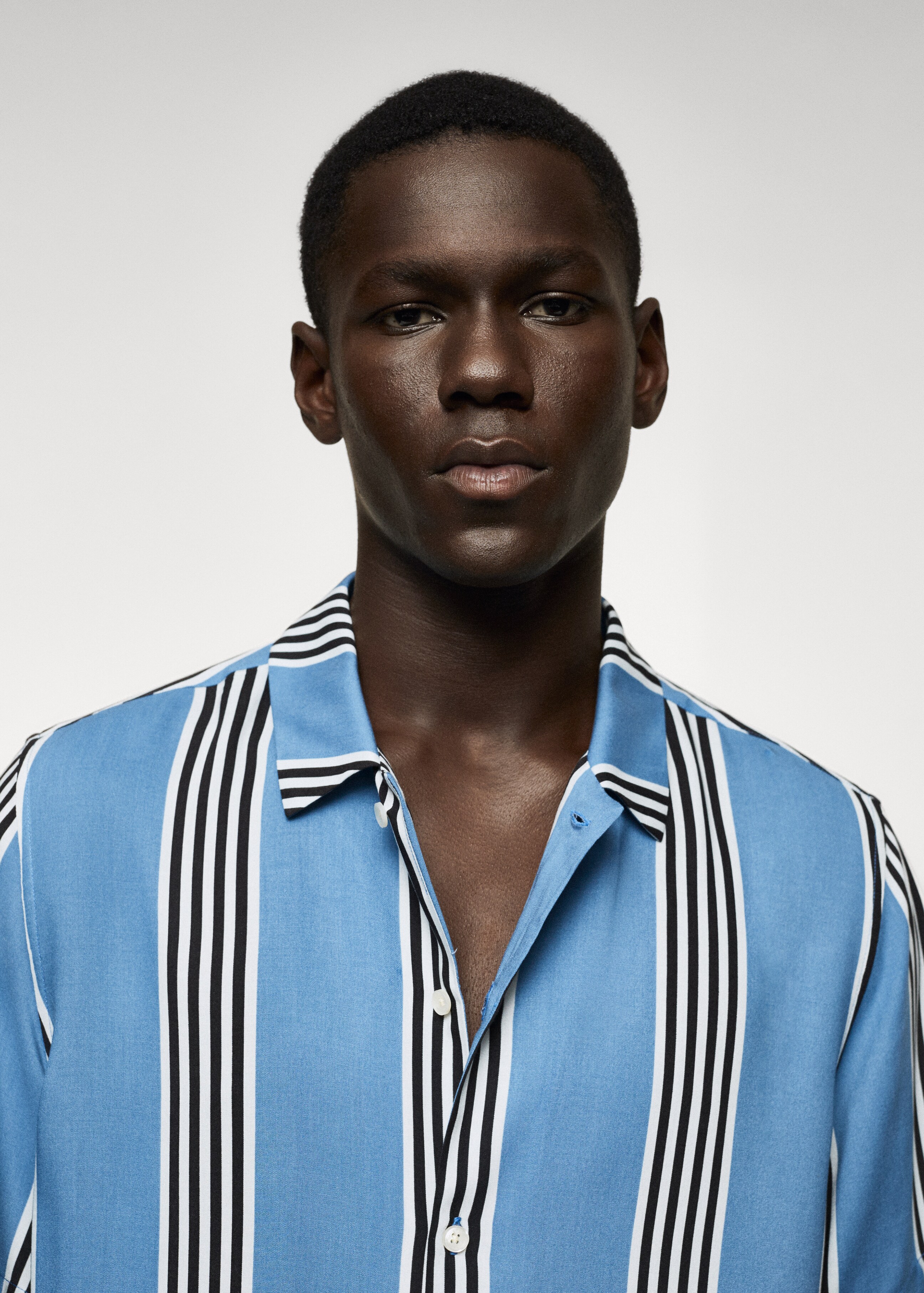 Striped flowy shirt - Details of the article 1