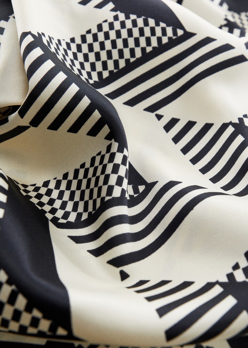 Printed satin scarf - Details of the article 1