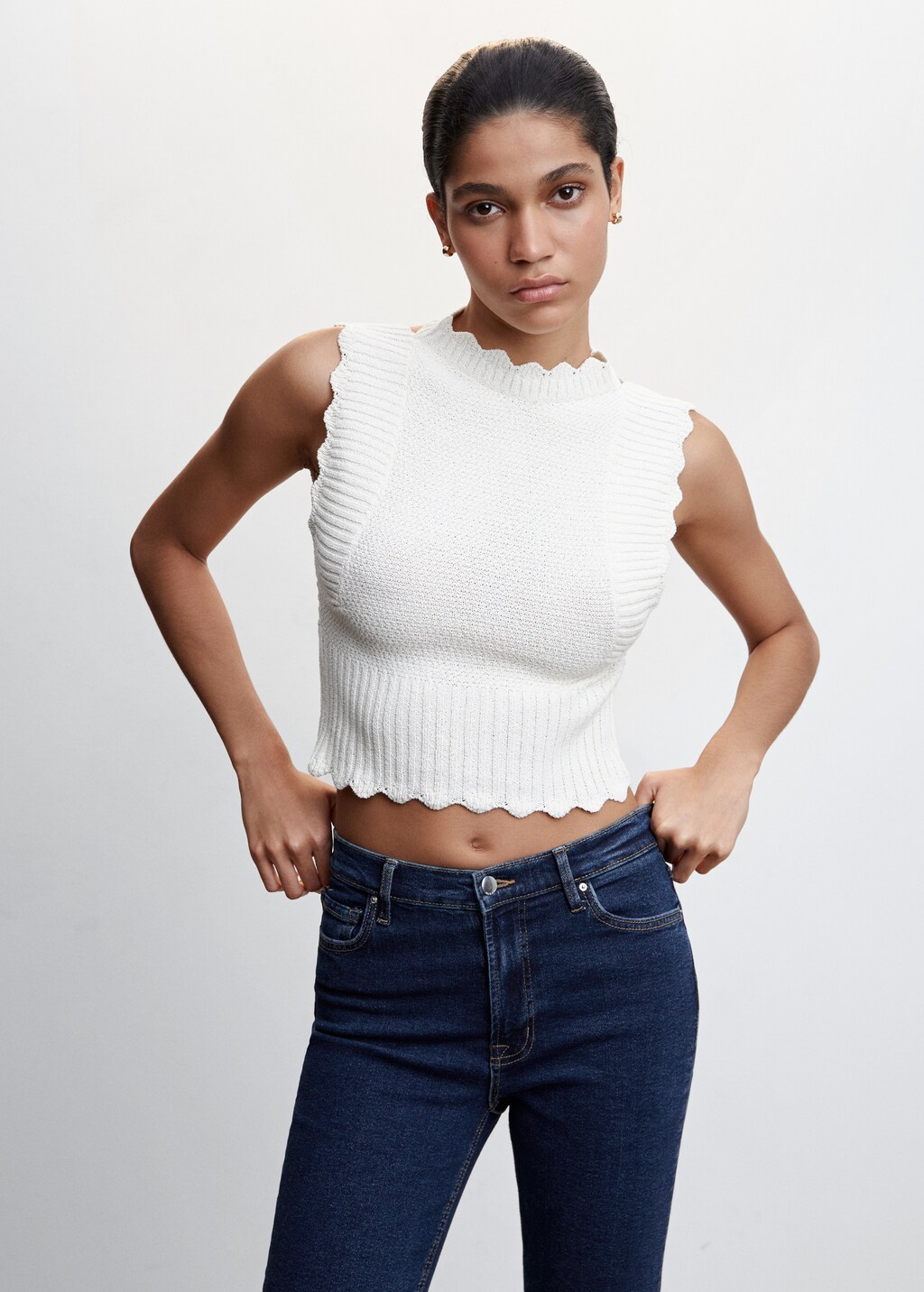 Crop flared jeans - Details of the article 1