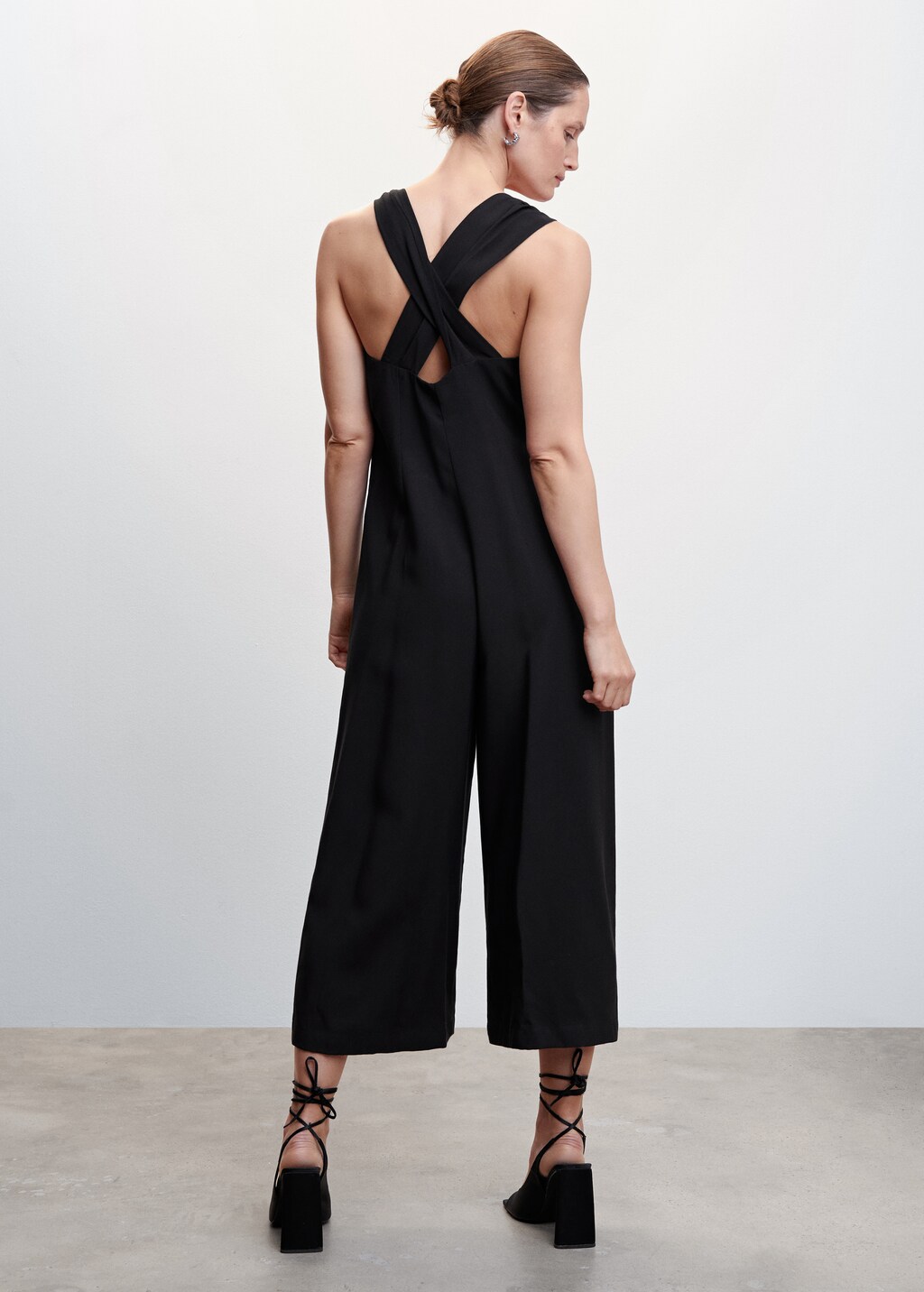 Wrap-back short jumpsuit - Reverse of the article