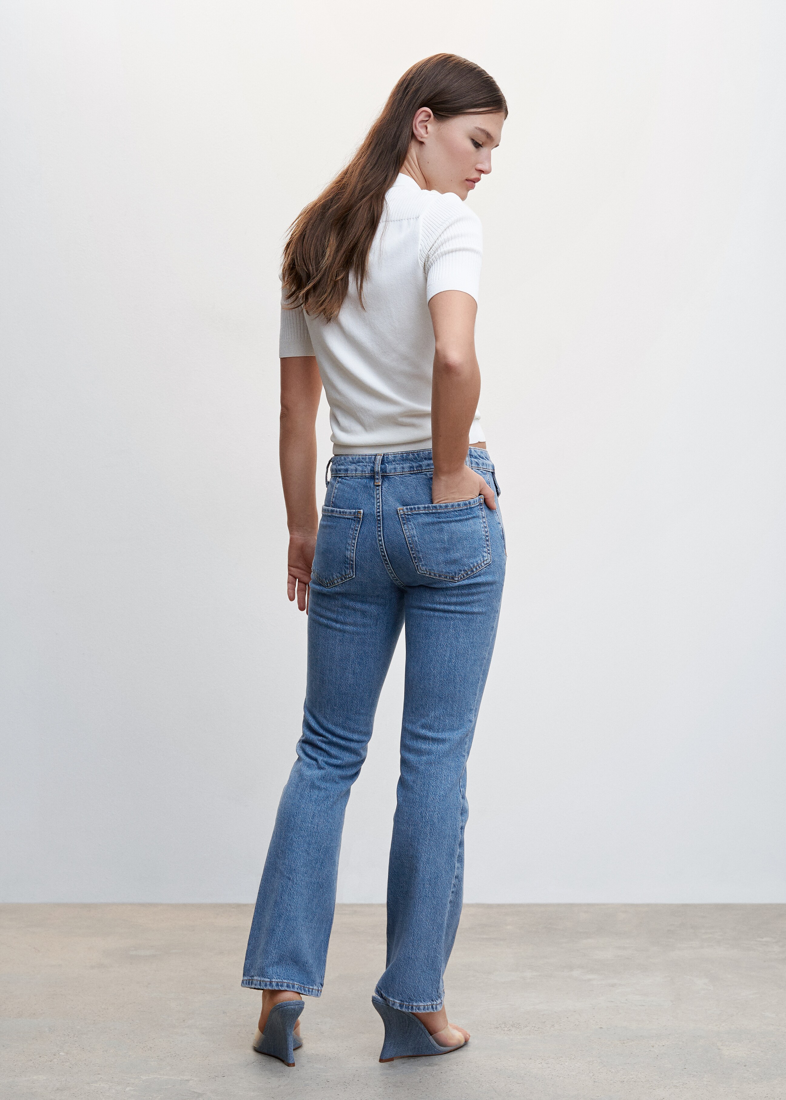 Jeans flare bolsillos - Reverso del artículo