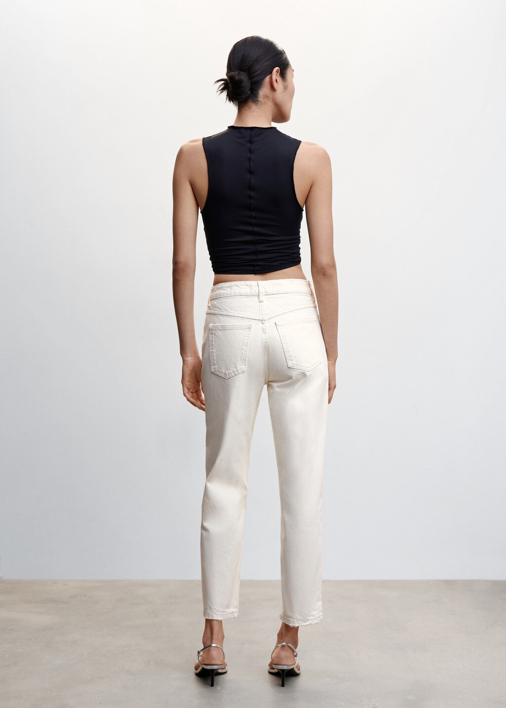 High-waist mom jeans - Achterkant van het artikel