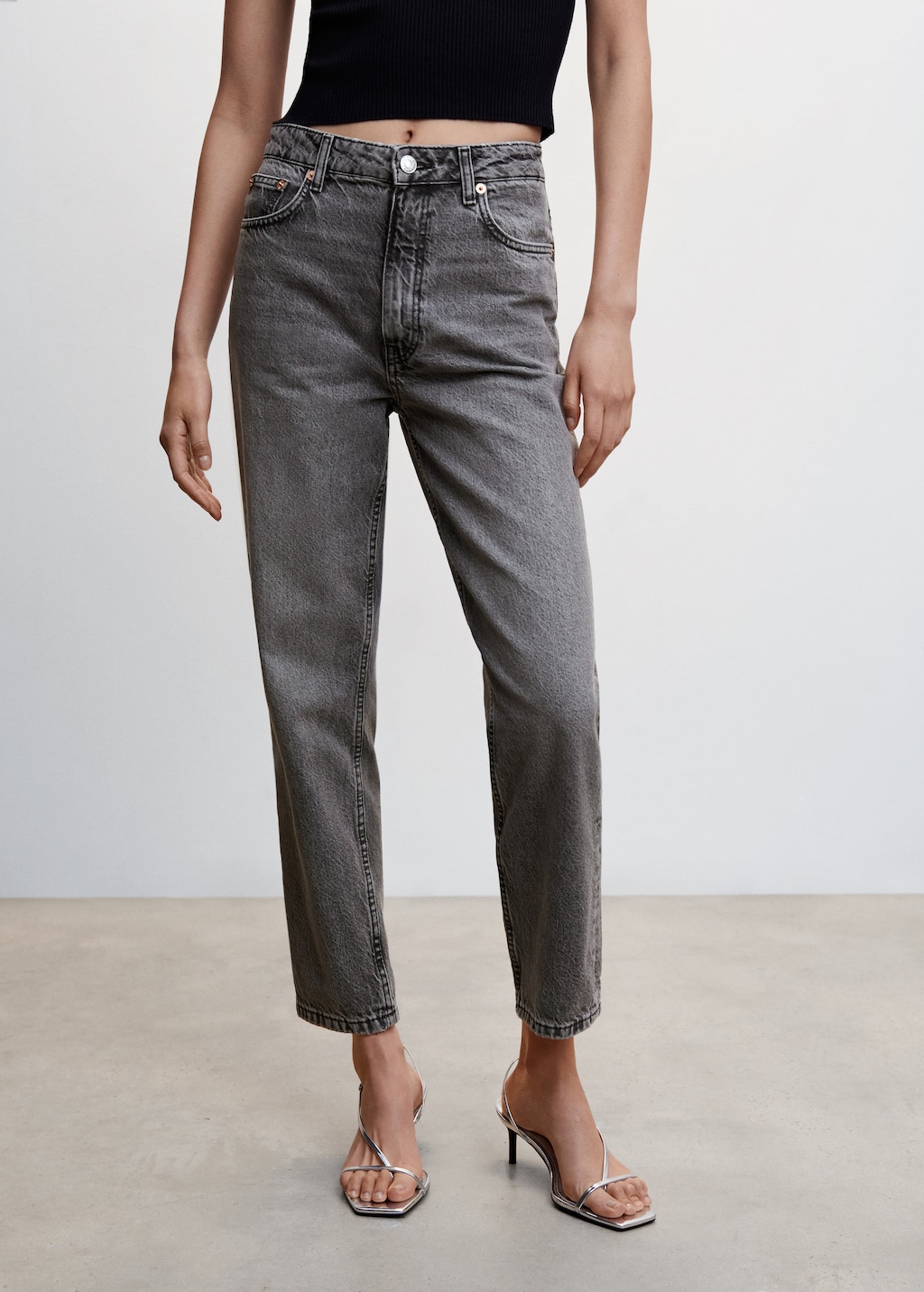 Mom Jeans mit hohem Bund - Mittlere Ansicht