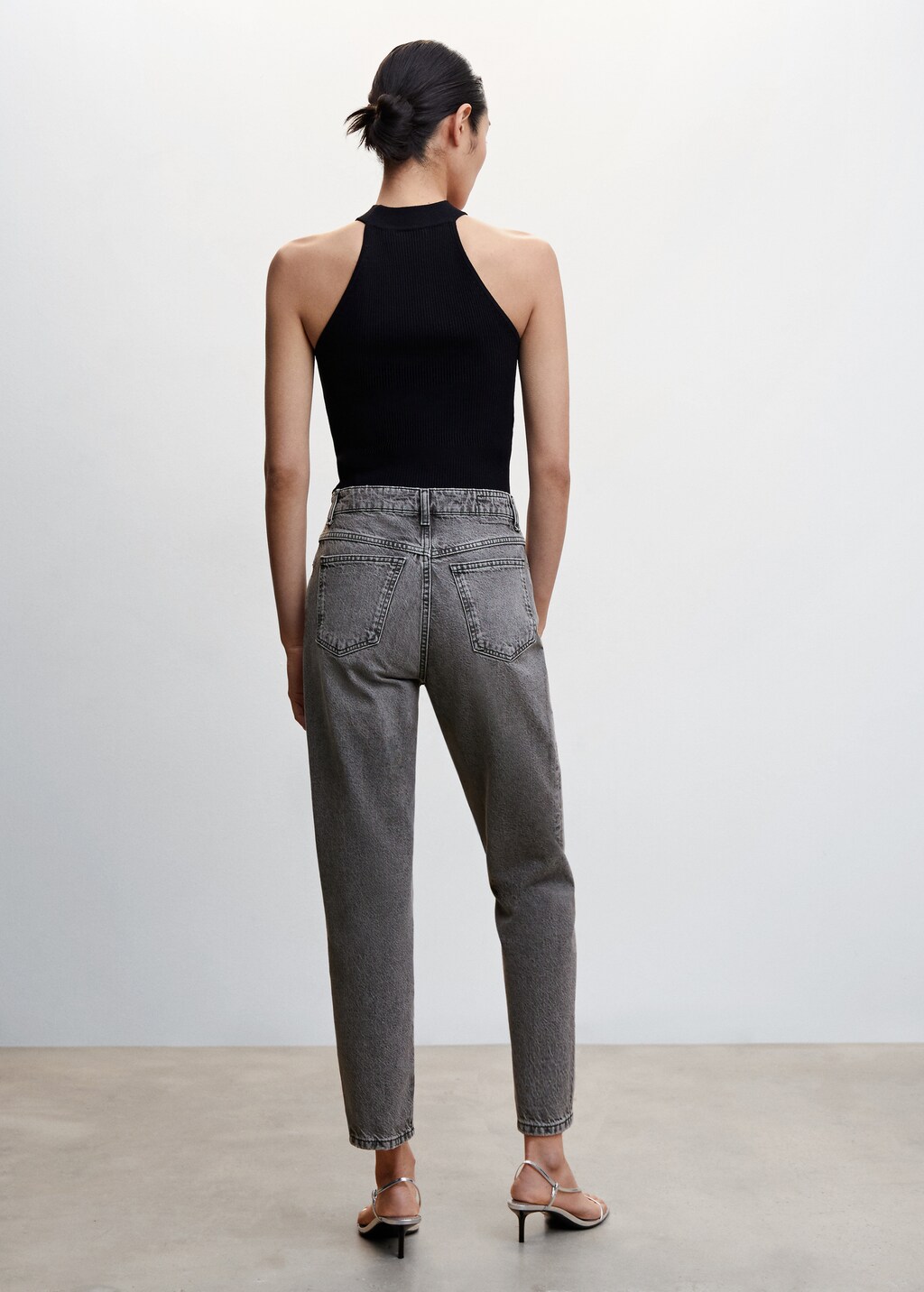 High-waist mom jeans - Achterkant van het artikel