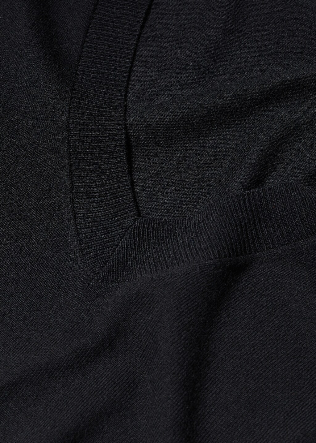 Fine-knit V-neck sweater - Details of the article 8