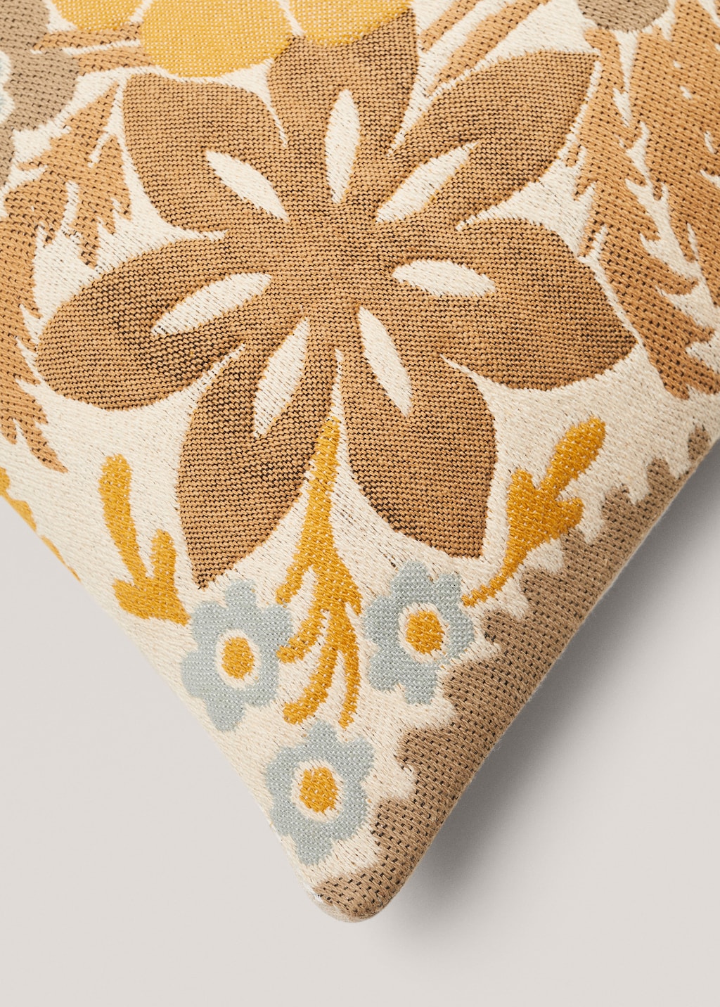 Floral embroidered cushion cover - Details of the article 3