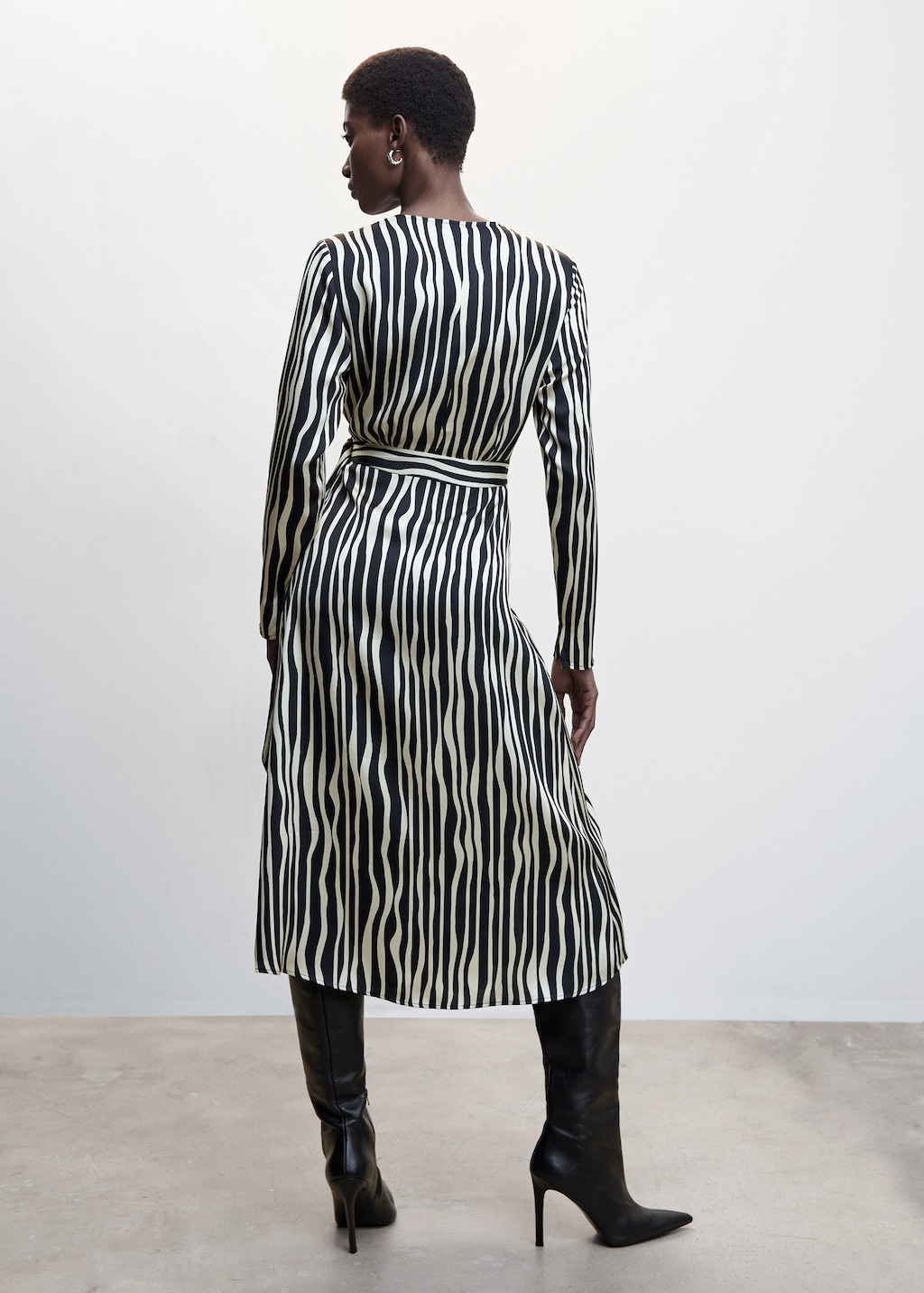 Striped midi dress - Reverse of the article