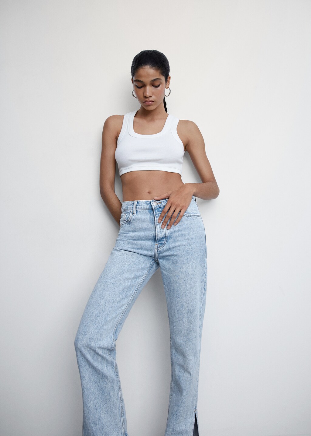 High-rise straight jeans with slits - Details of the article 2