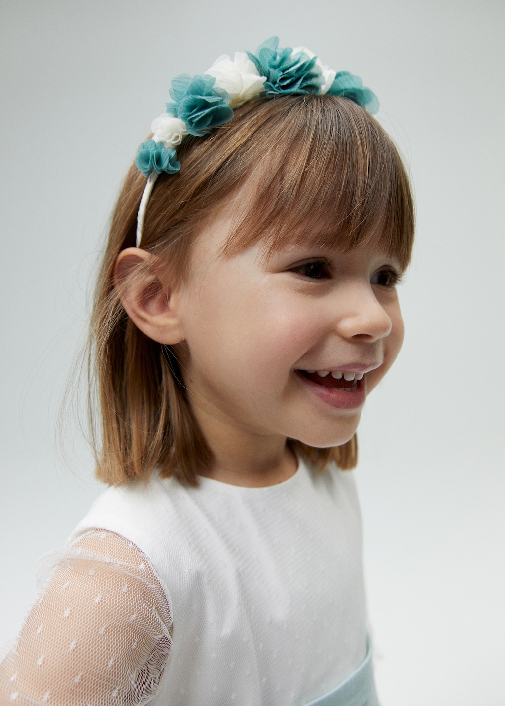 Headband with embossed flowers - Details of the article 5