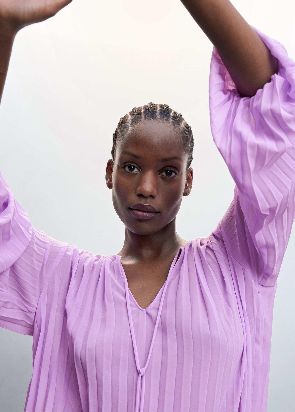 Pleated blouse with puffed sleeves - Details of the article 4