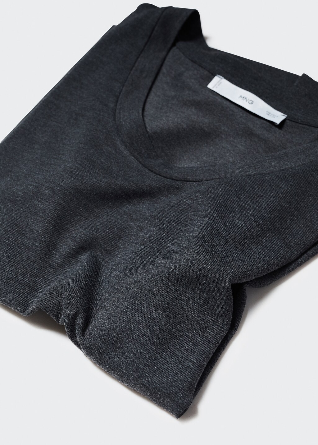 Rounded neck t-shirt - Details of the article 8