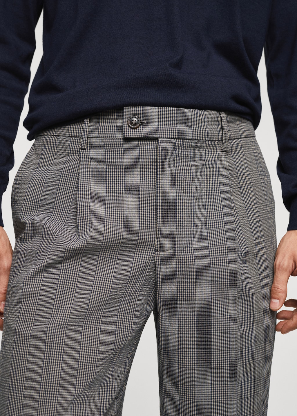 Check pleated trousers - Details of the article 1