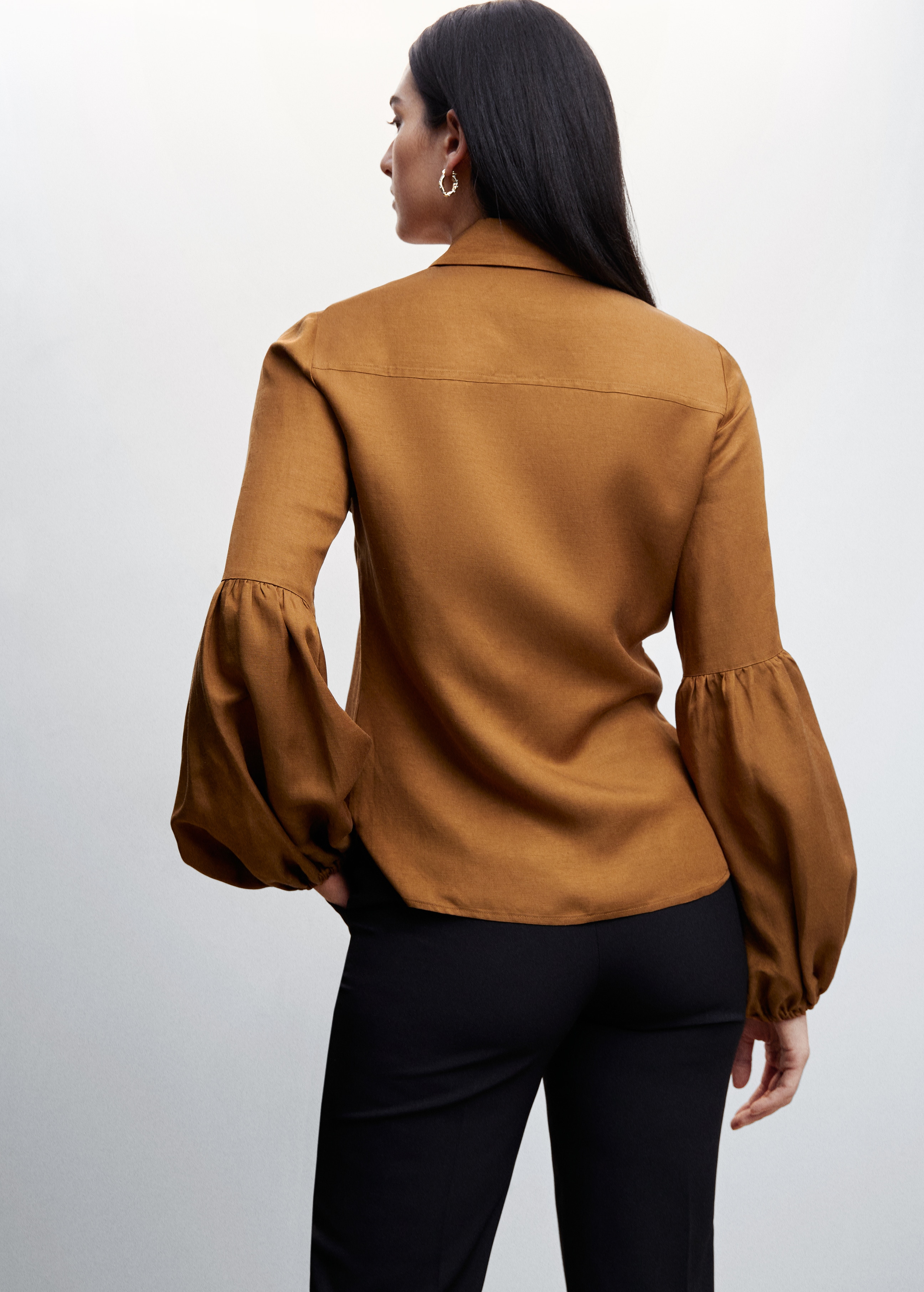 Puff sleeves blouse - Reverse of the article