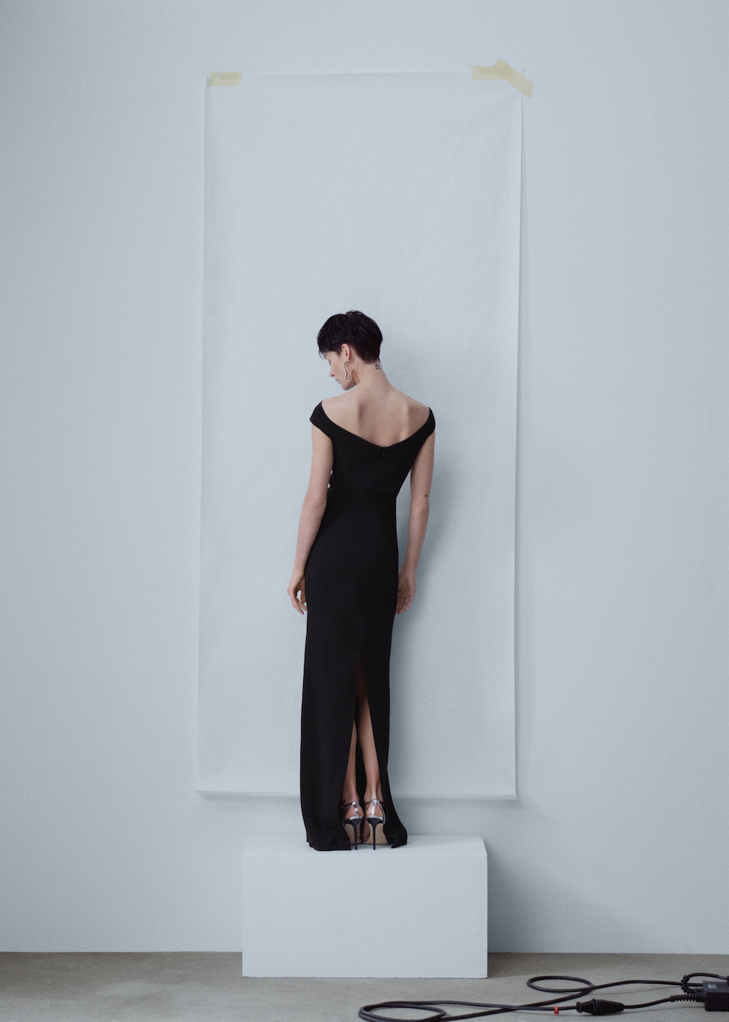 Asymmetric neckline dress - Reverse of the article