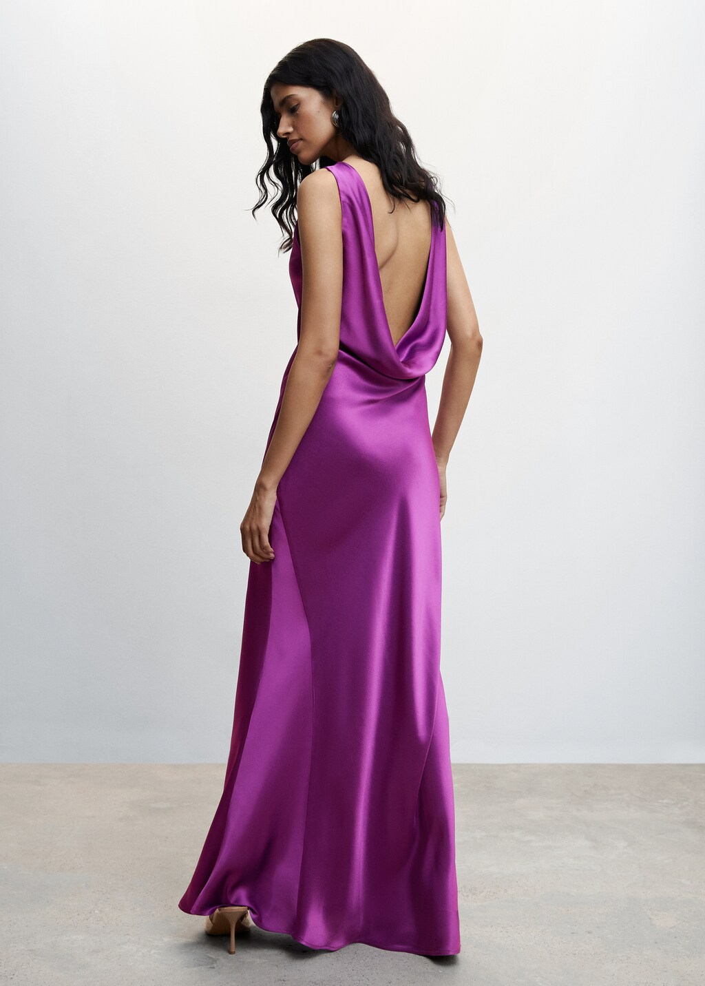 Open-back satin-effect dress - Reverse of the article