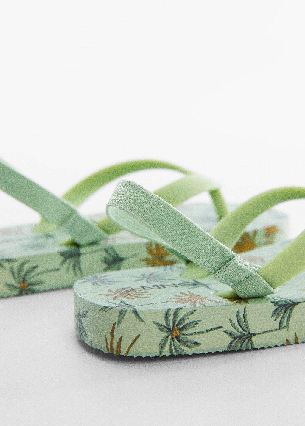 Palm tree flip-flops - Details of the article 1