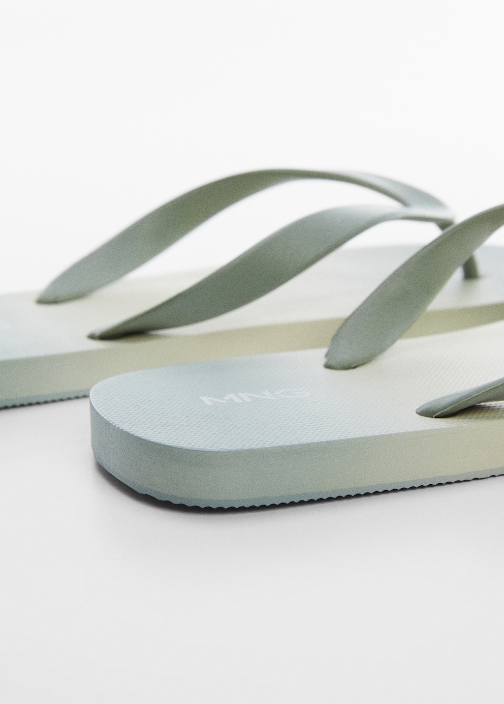 Strappy flip-flops - Details of the article 1