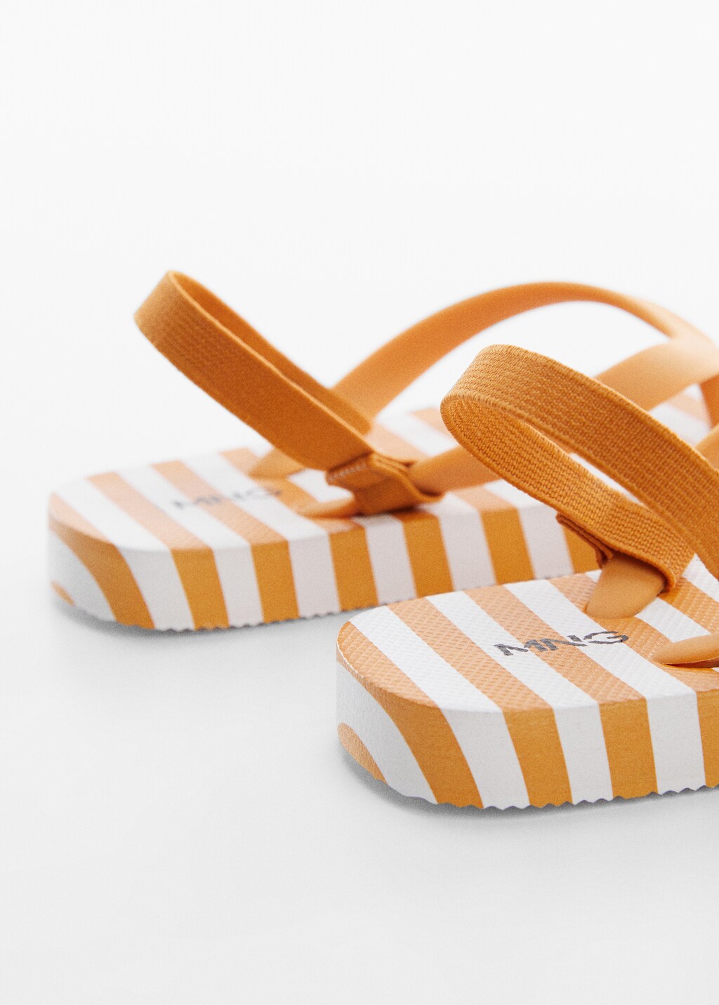 Striped flip-flops - Details of the article 1