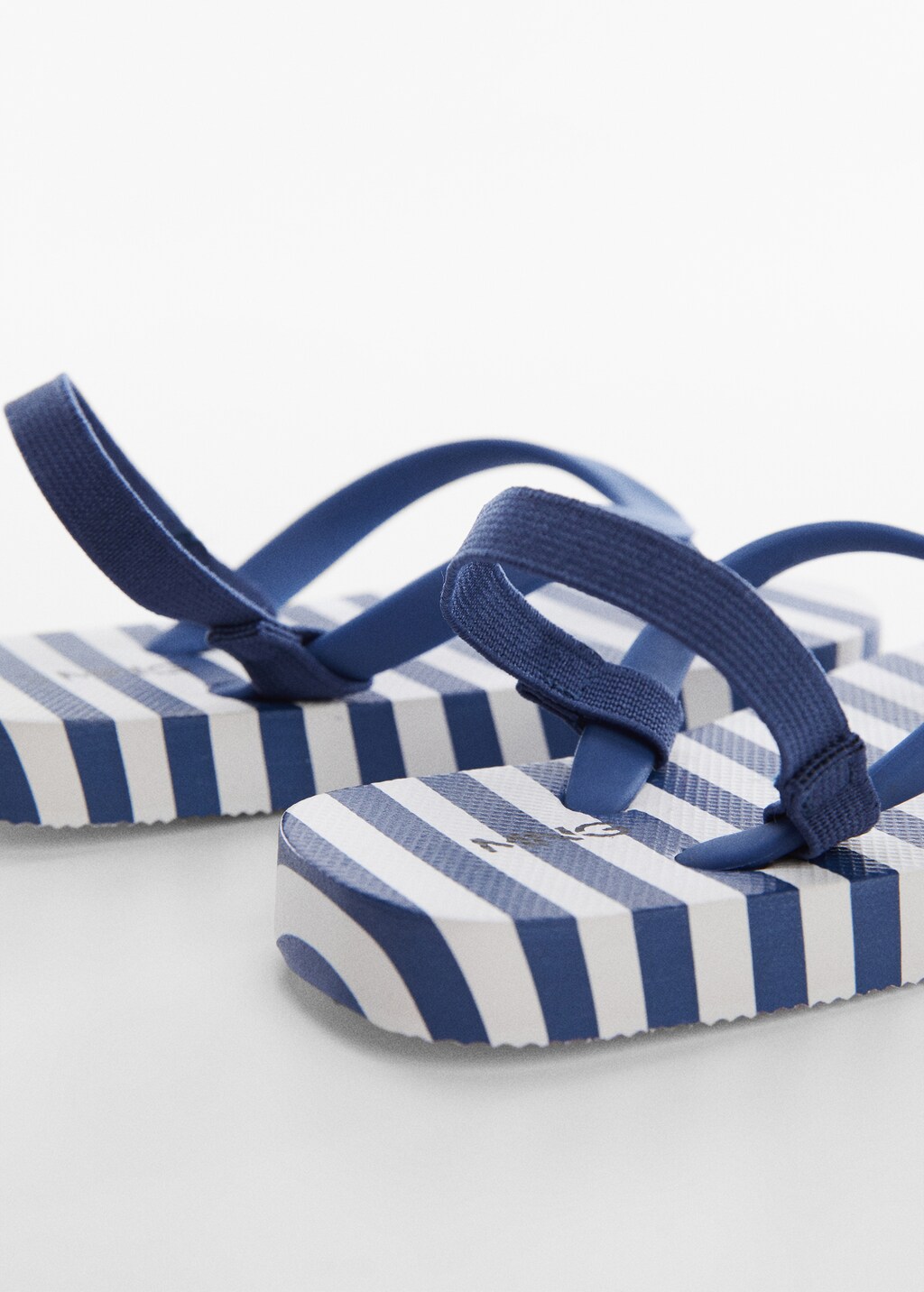 Striped flip-flops - Details of the article 1