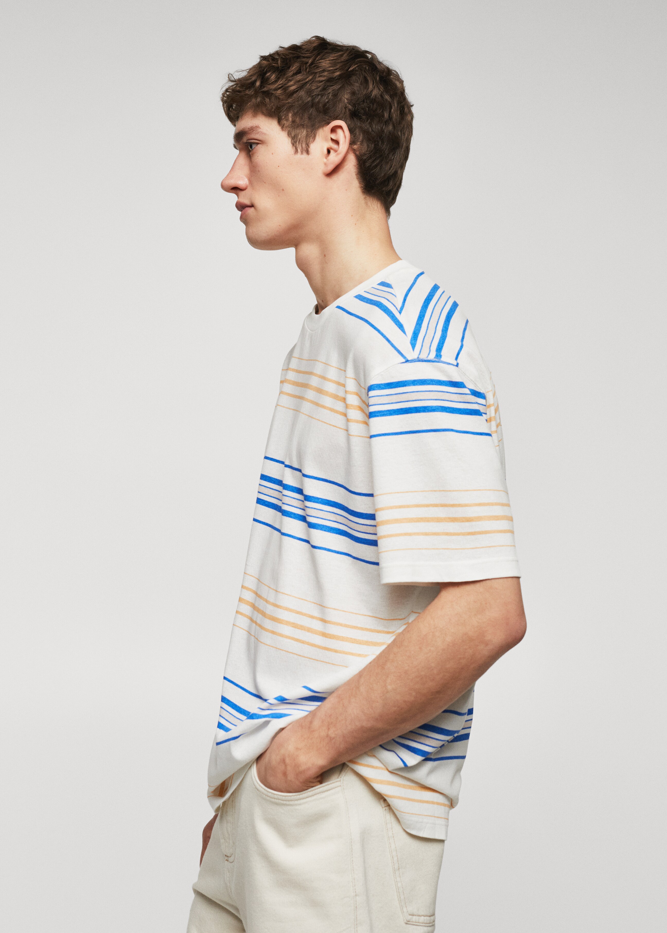 Textured striped T-shirt - Details of the article 2