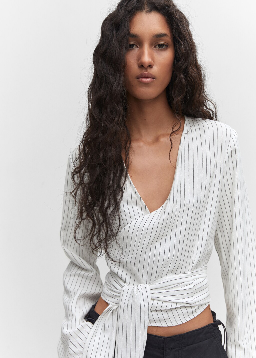 Knot stripped blouse - Details of the article 1