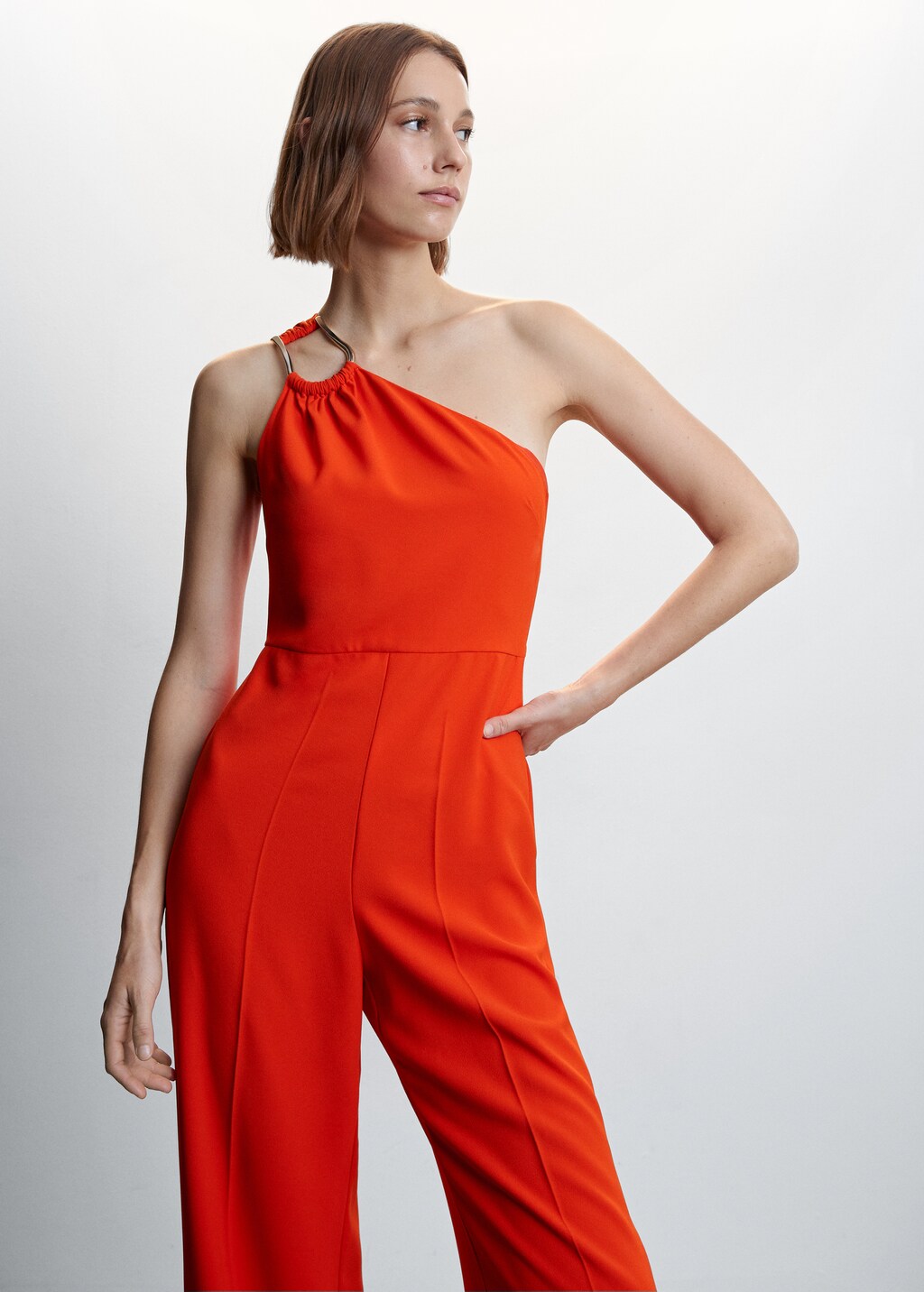 Asymmetrischer Jumpsuit mit Metallic-Detail - Mittlere Ansicht