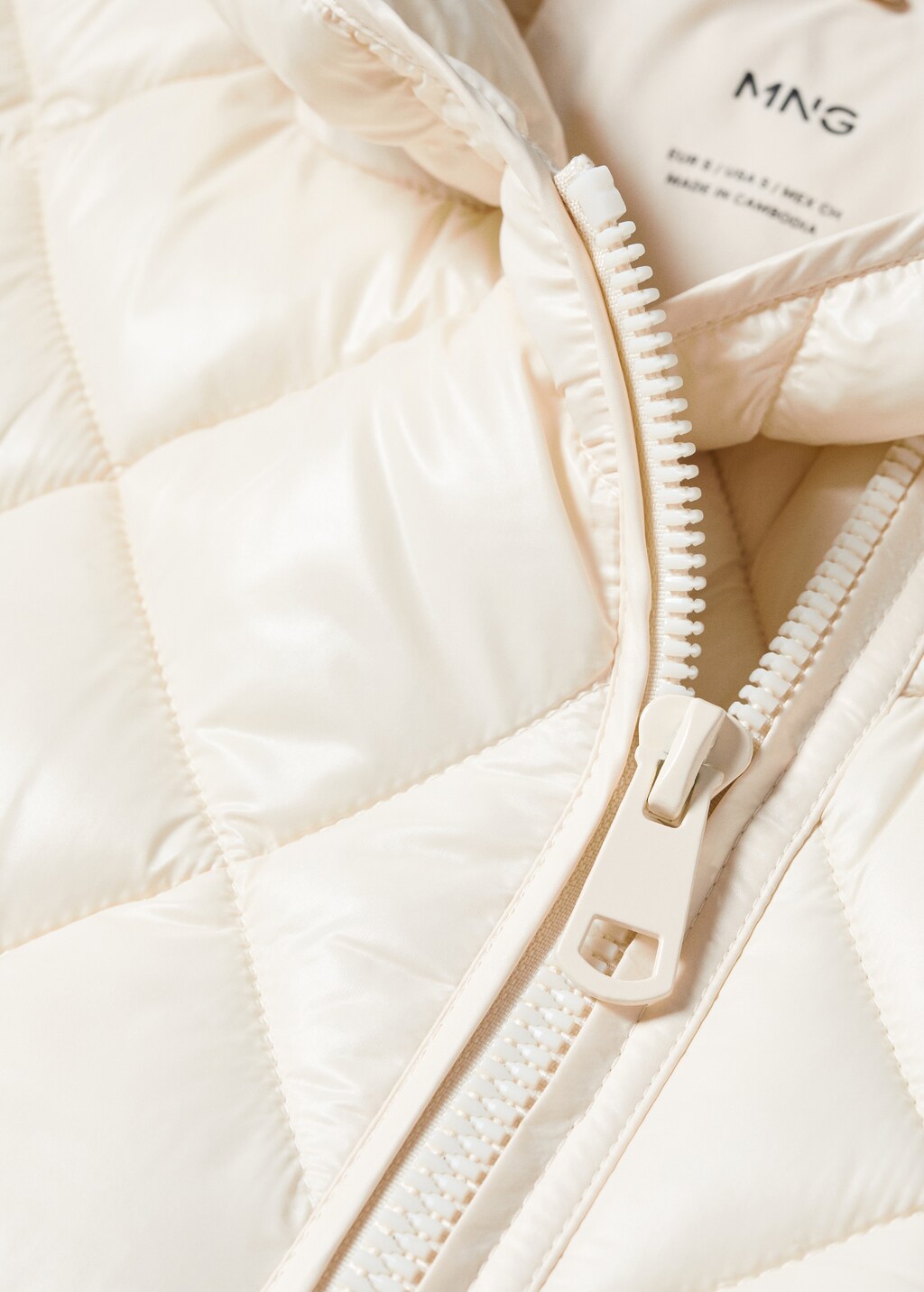 Hood quilted coat - Details of the article 0